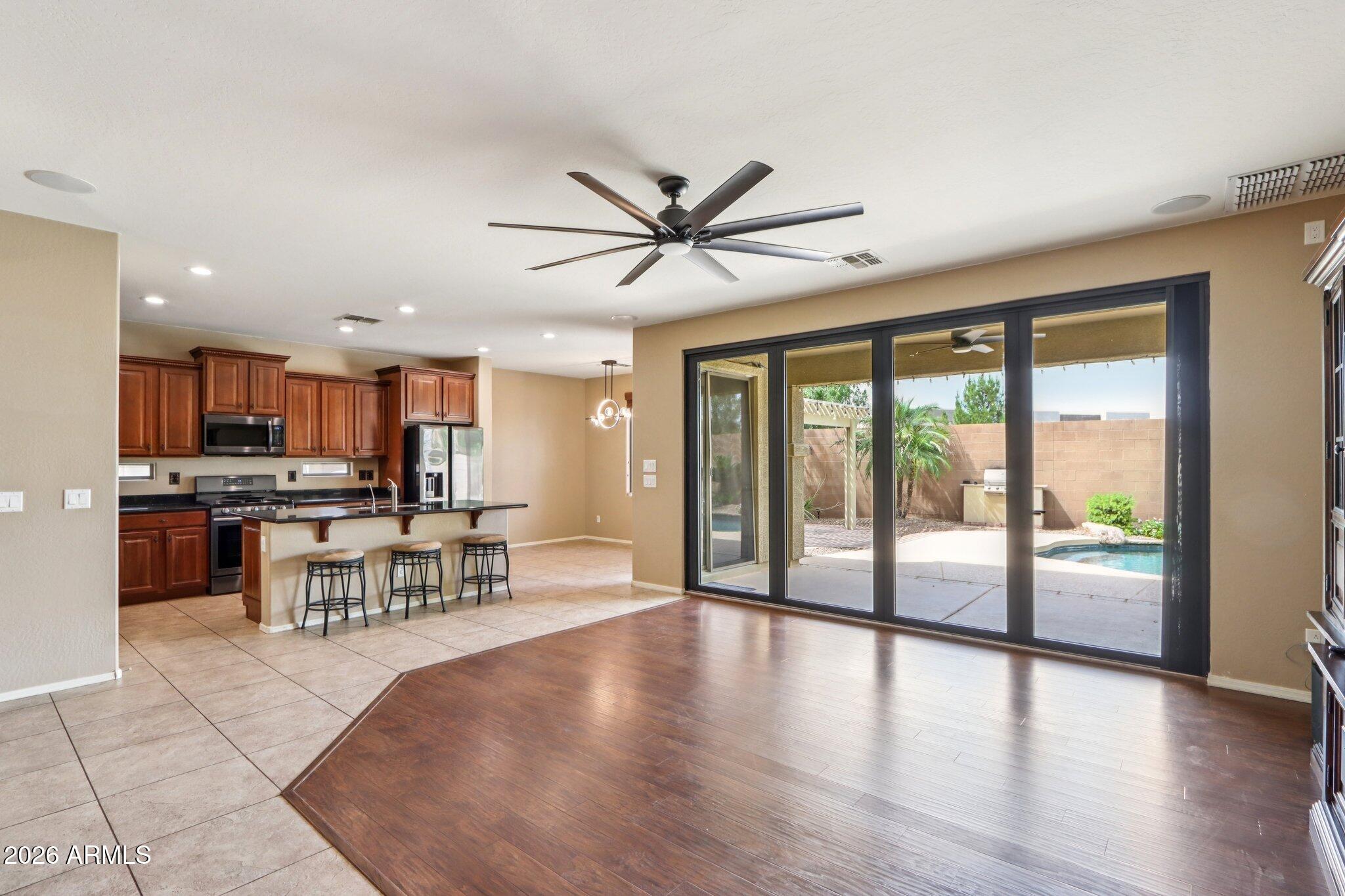 726 E KINGBIRD Drive