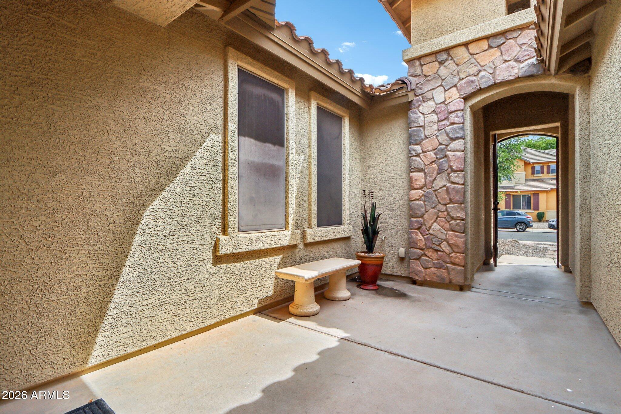 726 E KINGBIRD Drive