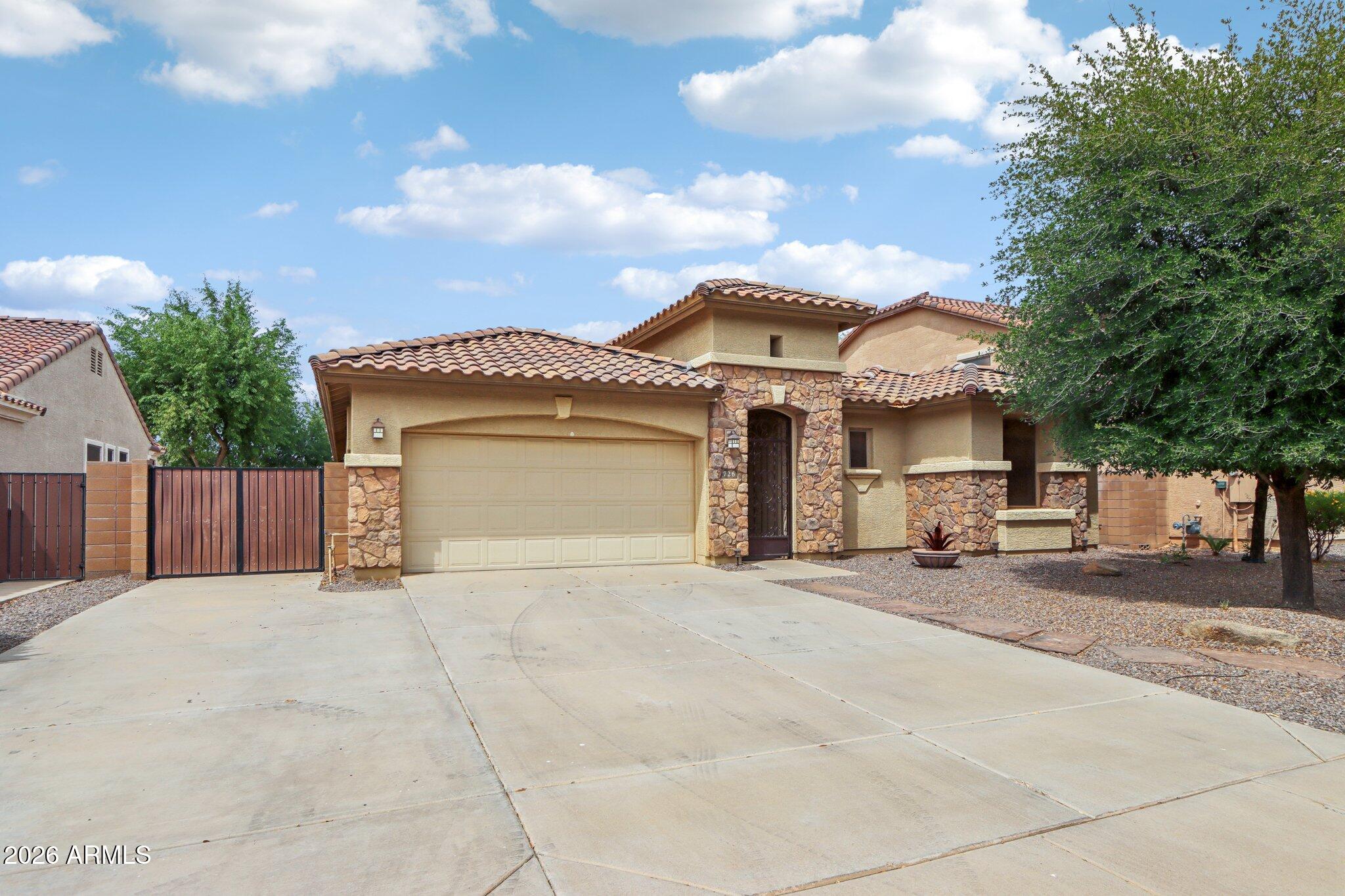 726 E KINGBIRD Drive