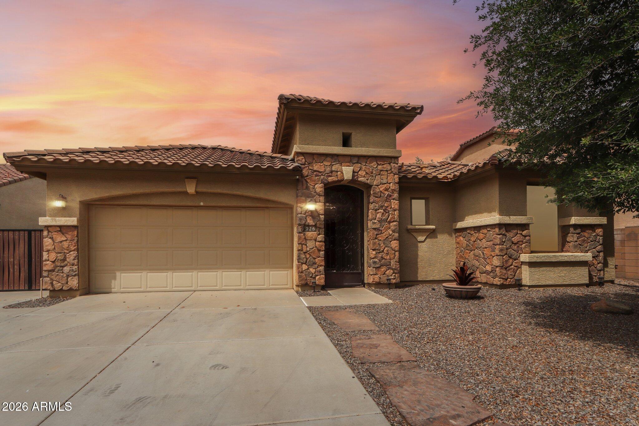 726 E KINGBIRD Drive