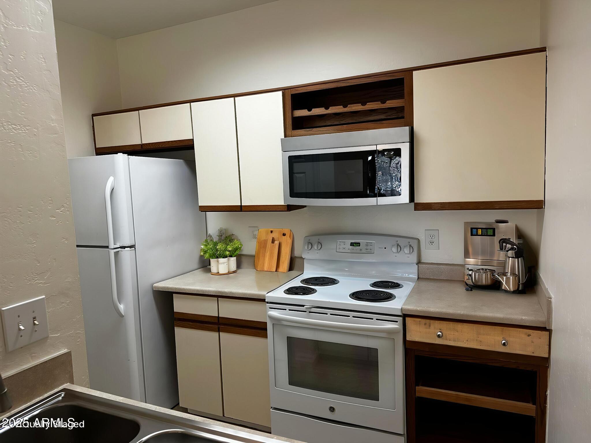 1126 W ELLIOT Road 1058