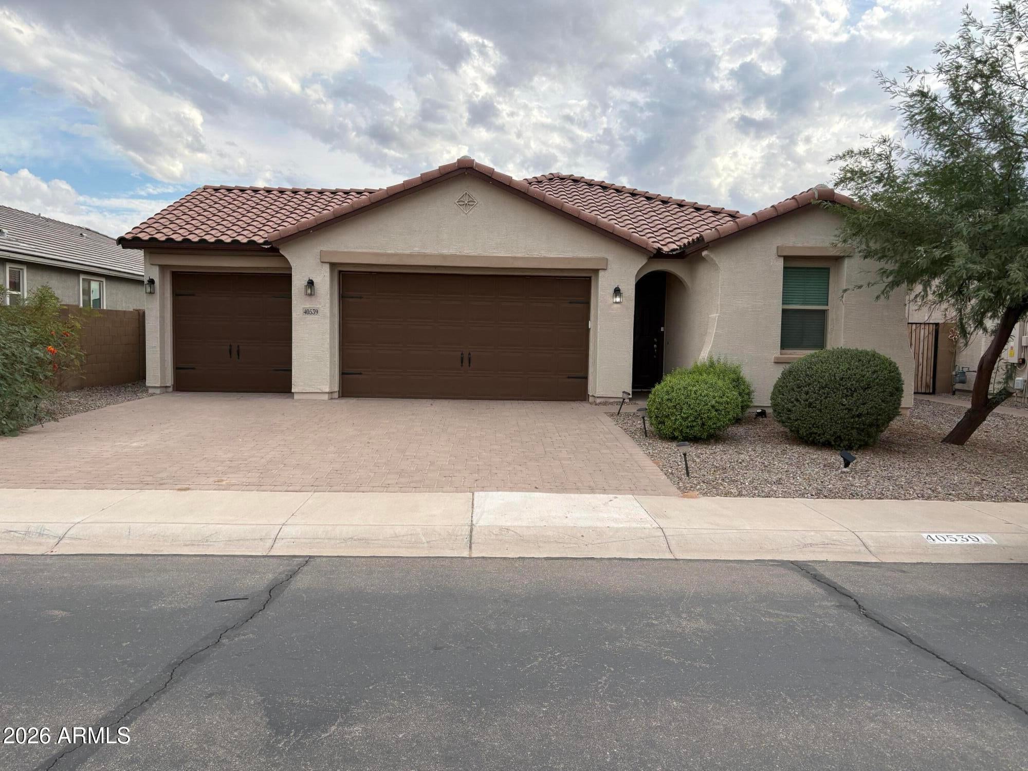 40539 W LITTLE Drive