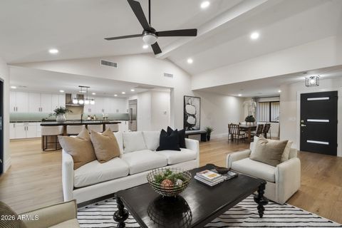 Photo of 1413 E San Miguel Avenue, Phoenix, AZ 85014 (MLS # 6941205)