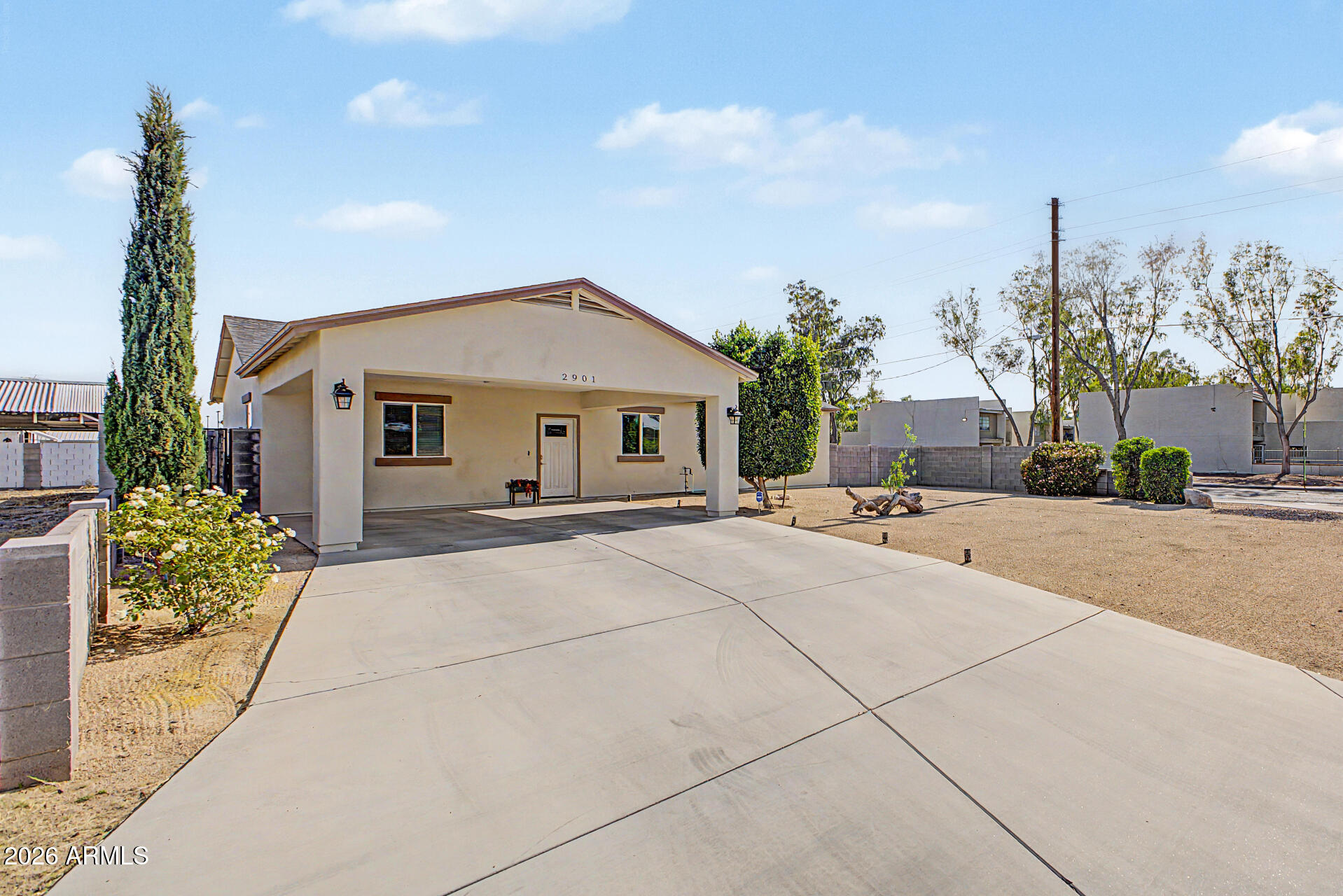 2901 E PARADISE Lane