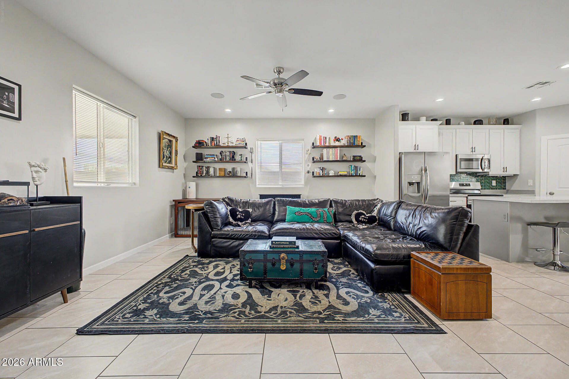 2901 E PARADISE Lane