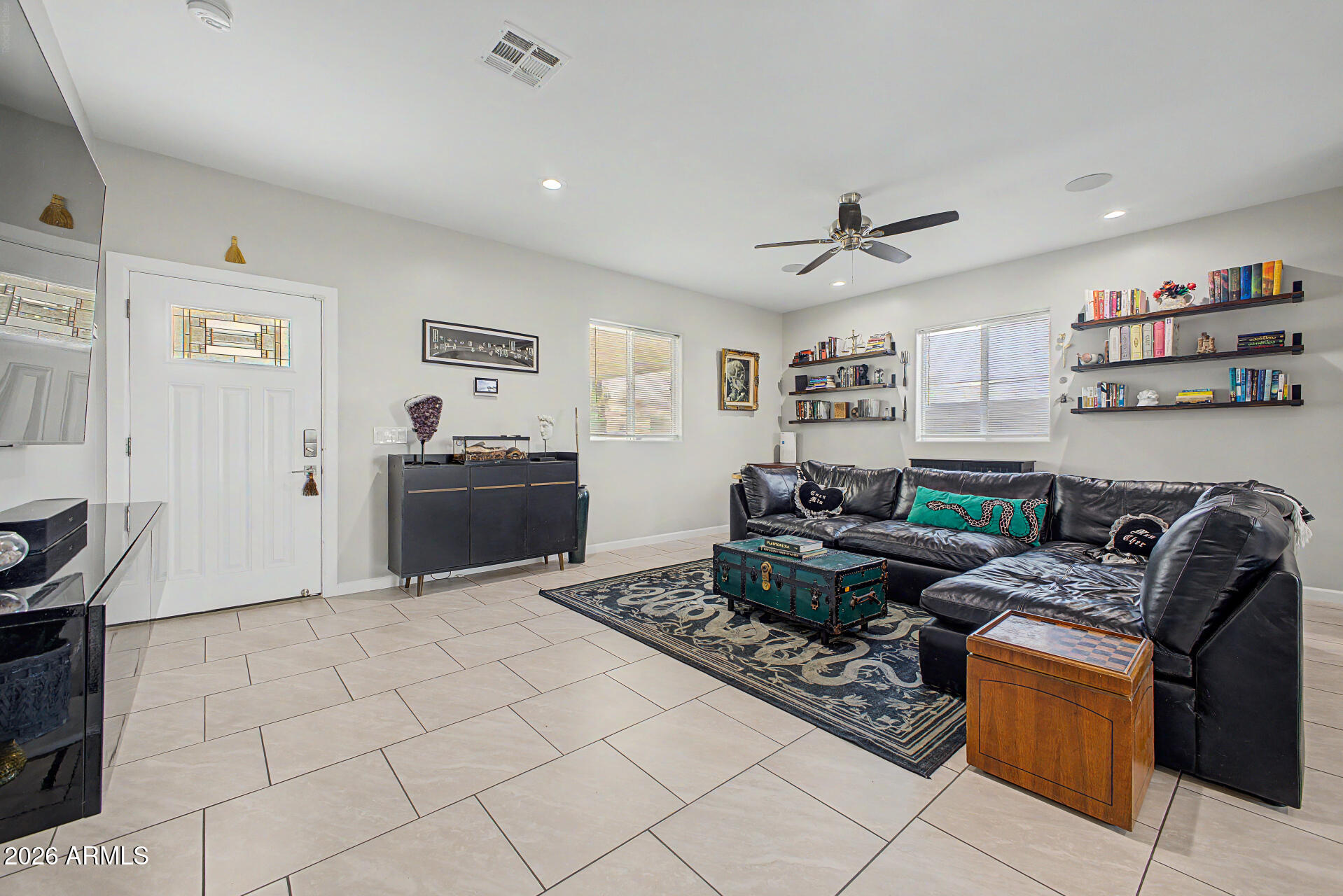 2901 E PARADISE Lane