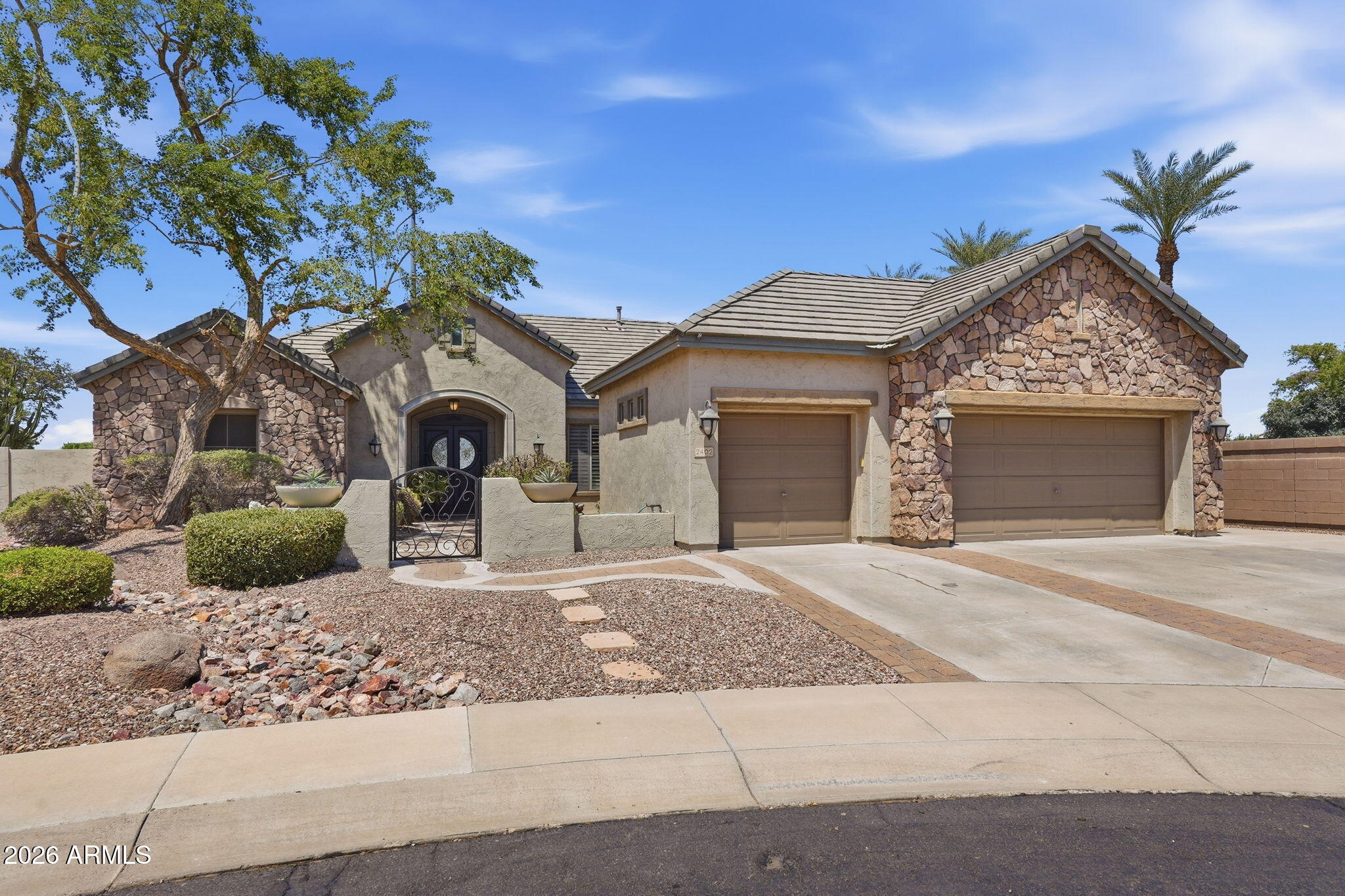 2402 E EVERGLADE Court