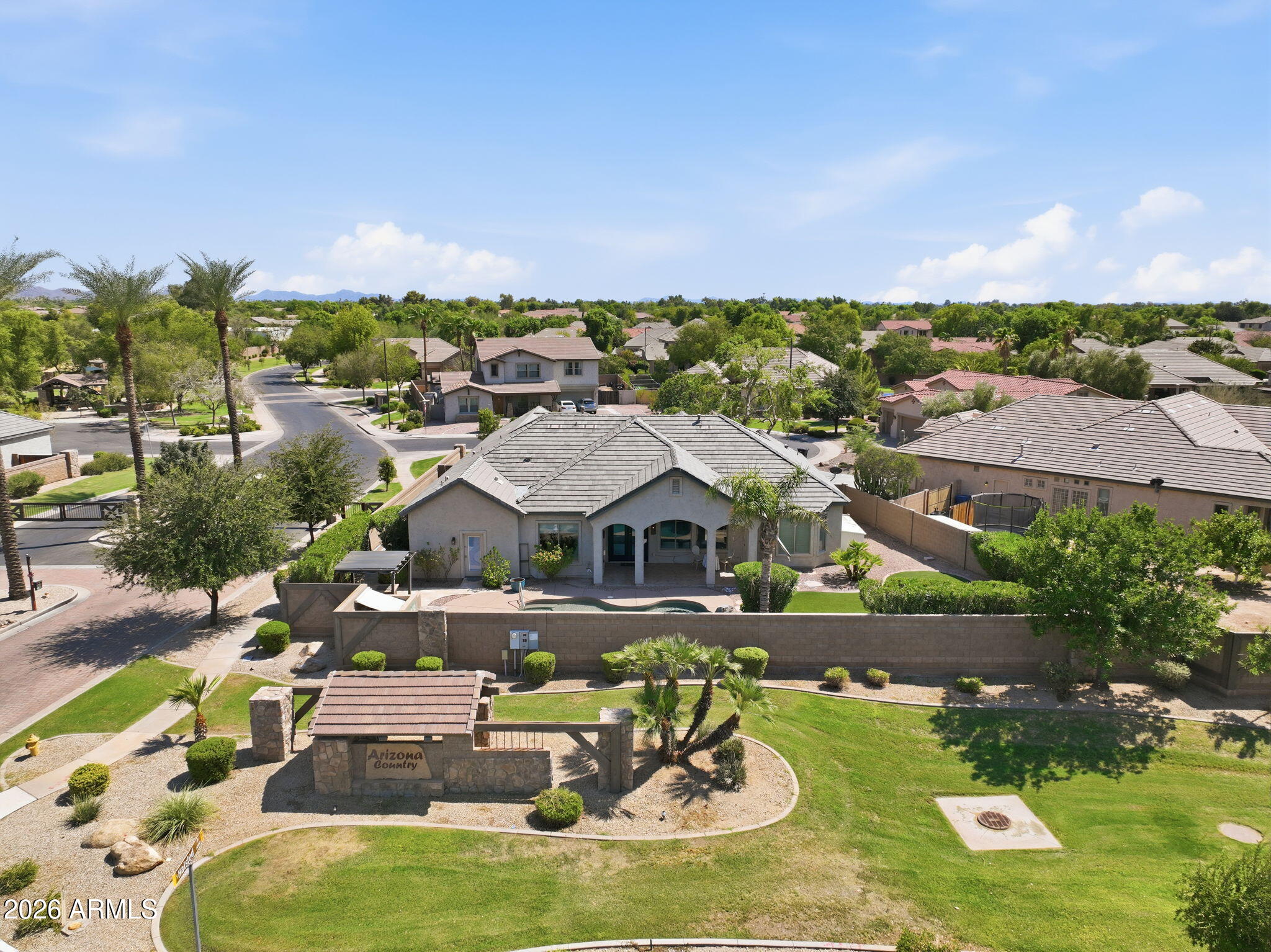 2402 E EVERGLADE Court