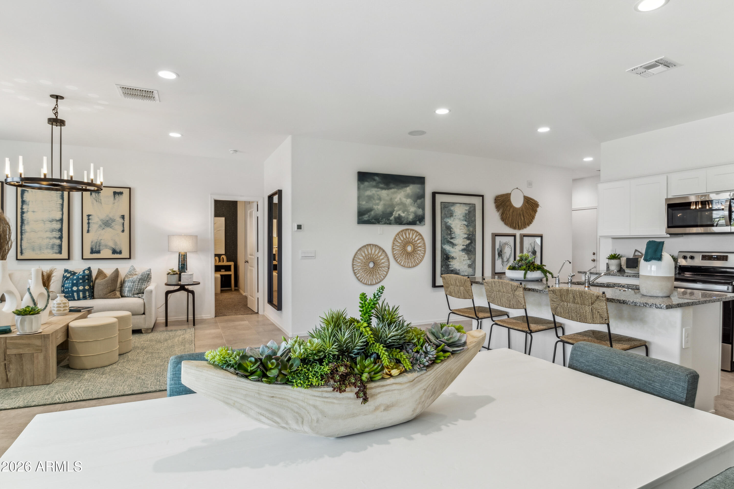 1535 E GLAZIER Drive