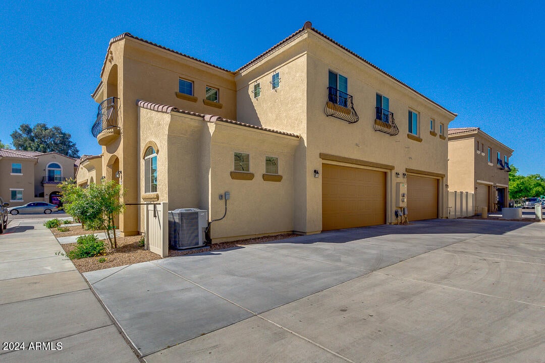 1367 S COUNTRY CLUB Drive 1322
