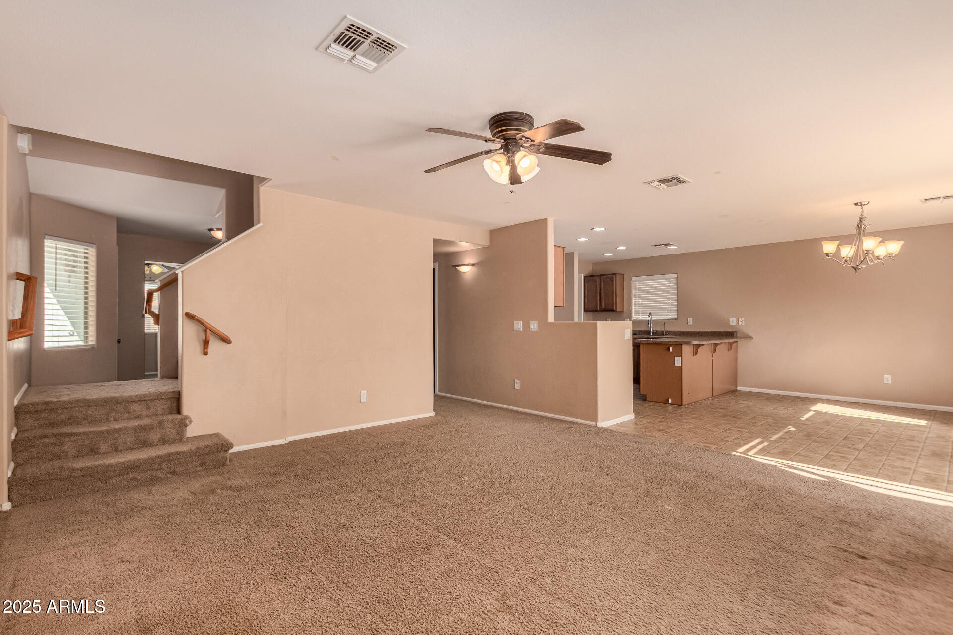 1585 E JEANNE Lane