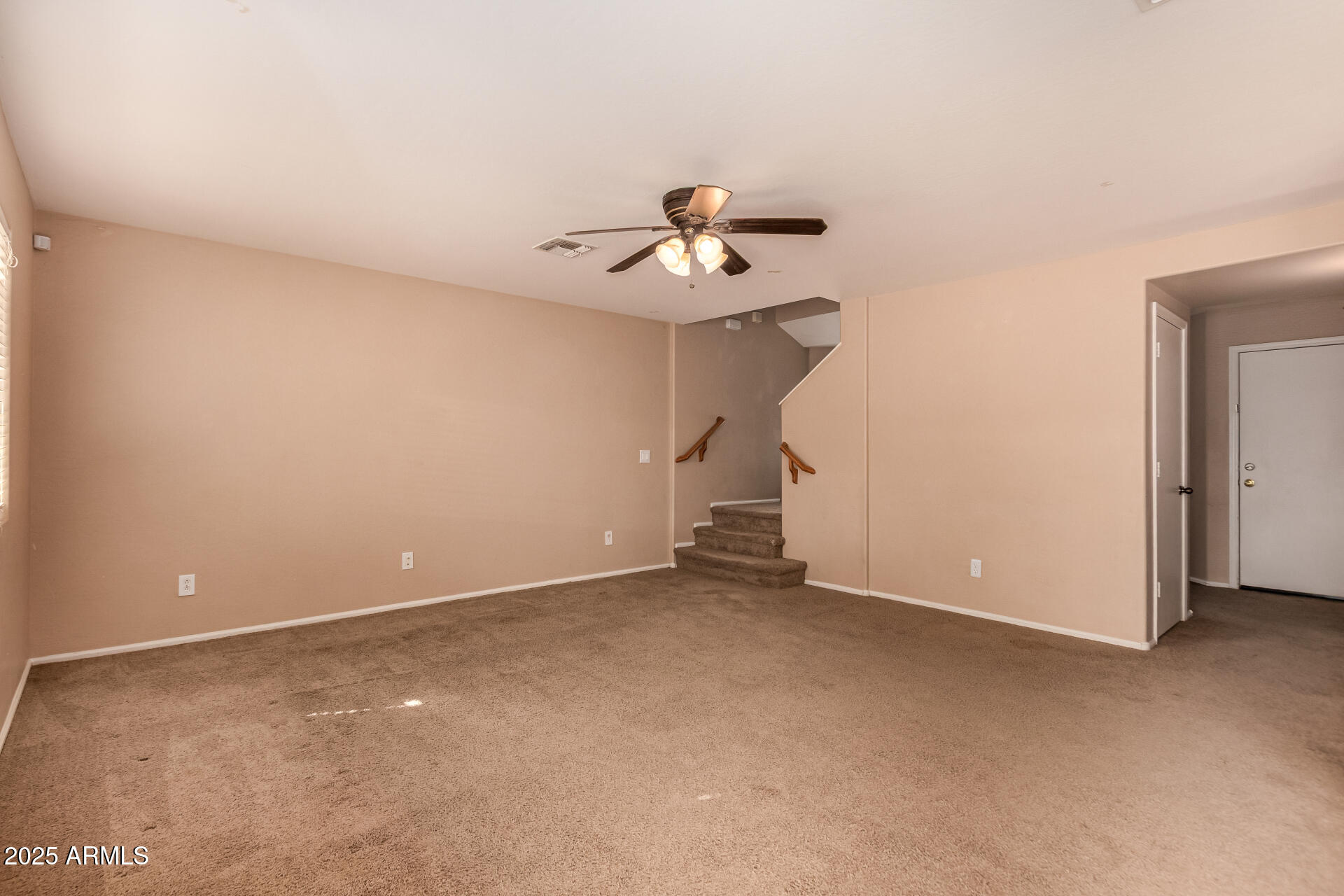 1585 E JEANNE Lane