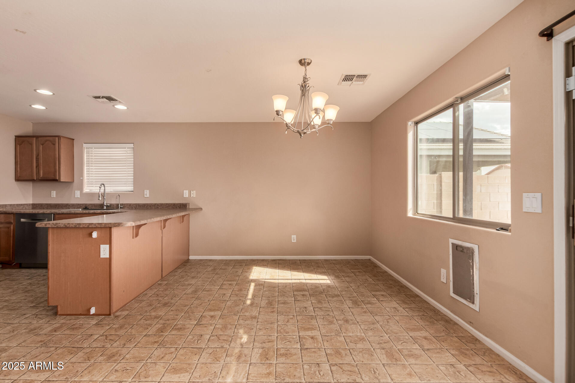 1585 E JEANNE Lane