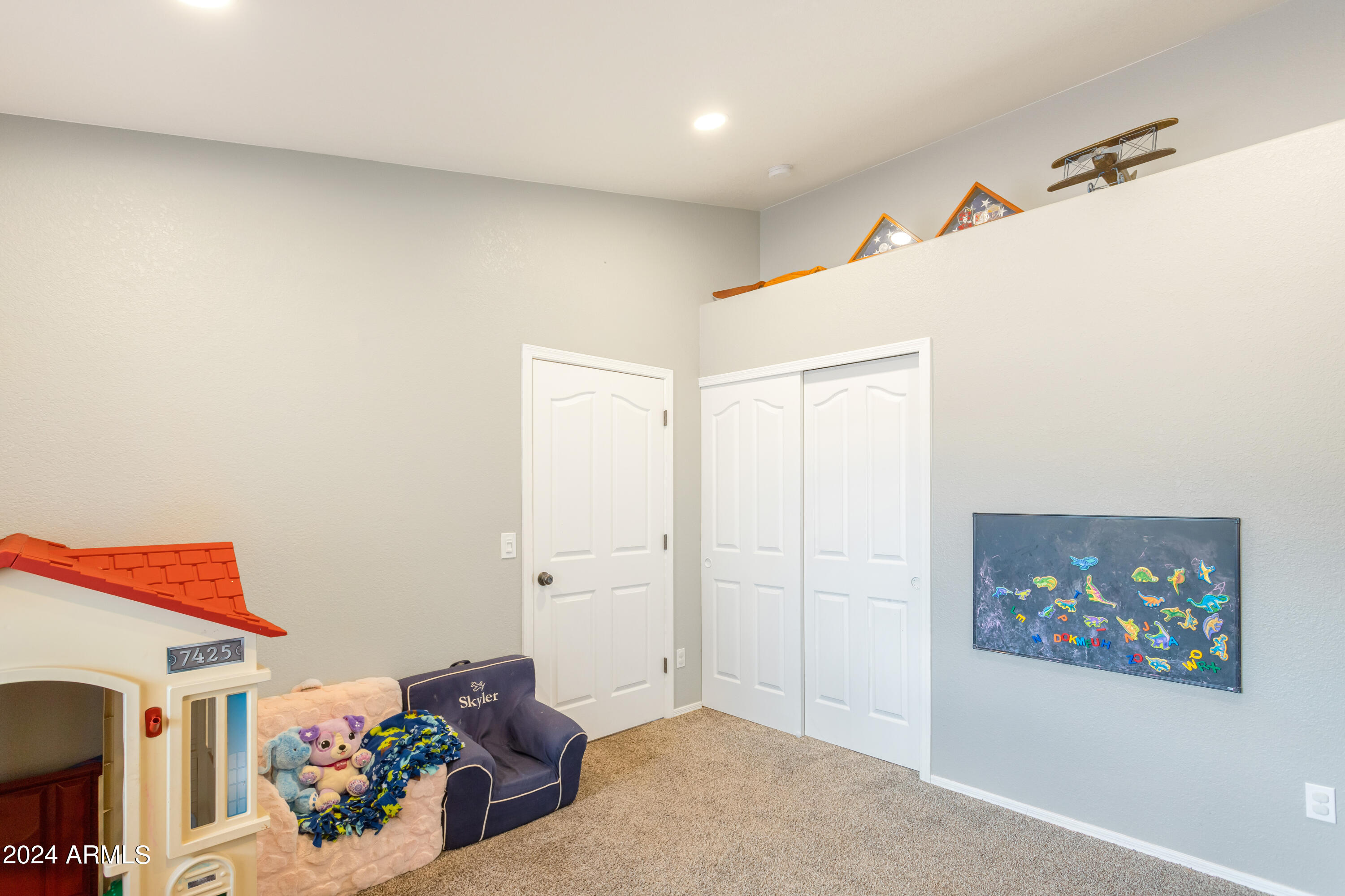 MOUNTAIN SHADOWS PHASE E - Residential