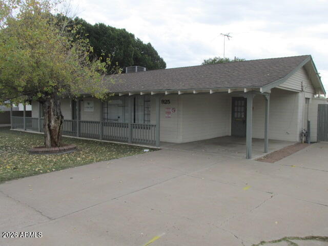 925 E University Drive