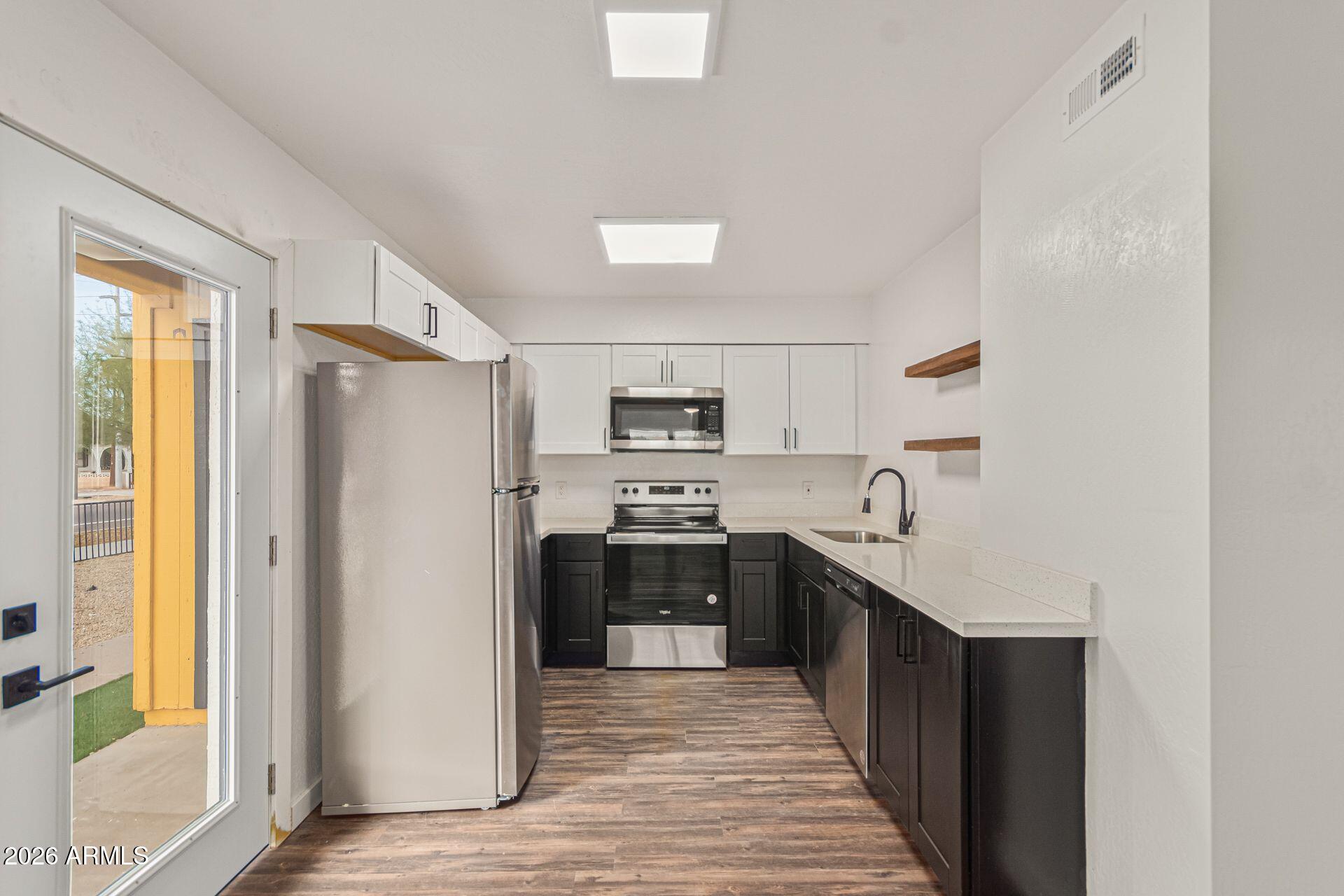 1102 E PIERCE Street