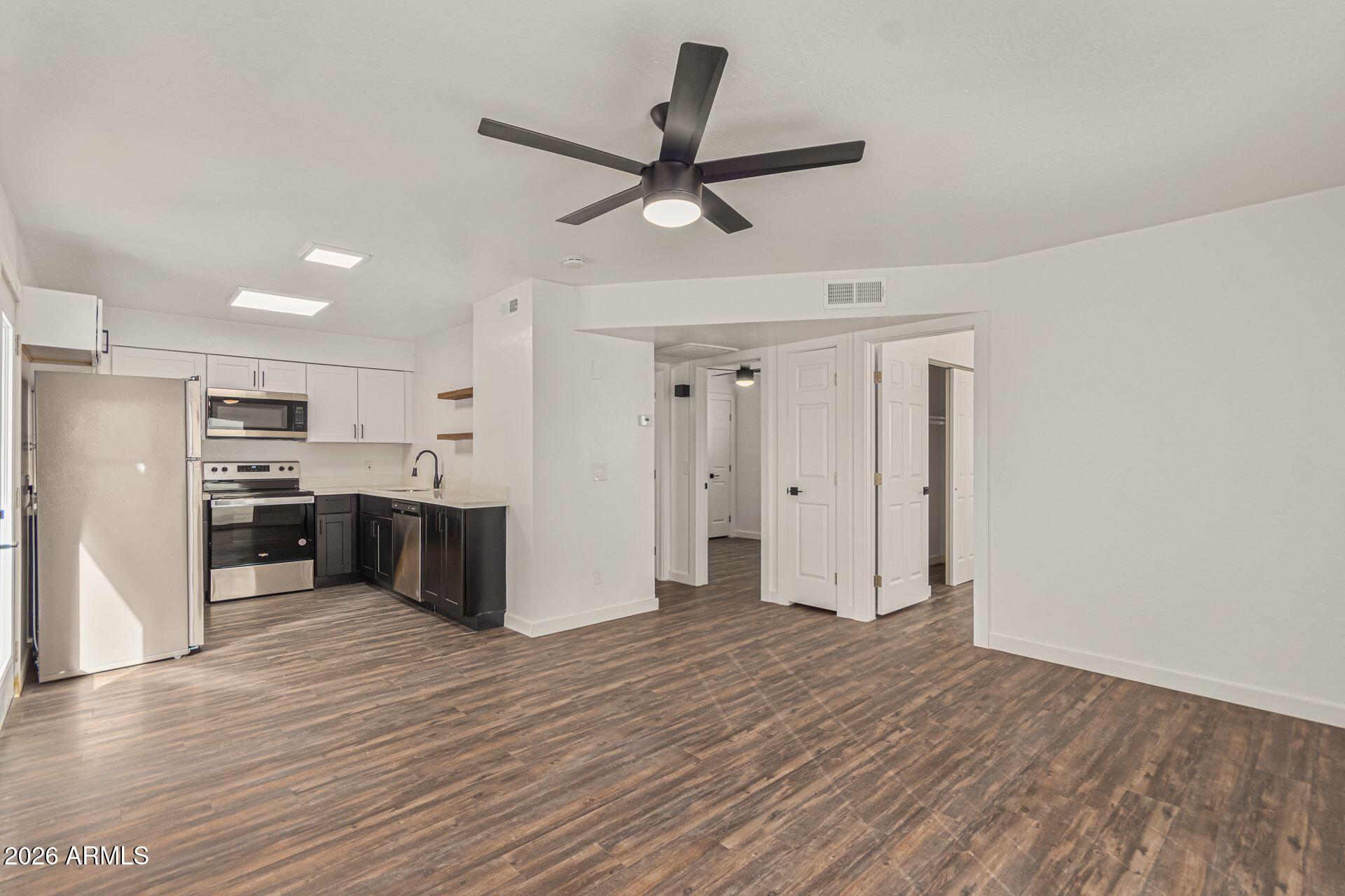 1102 E PIERCE Street