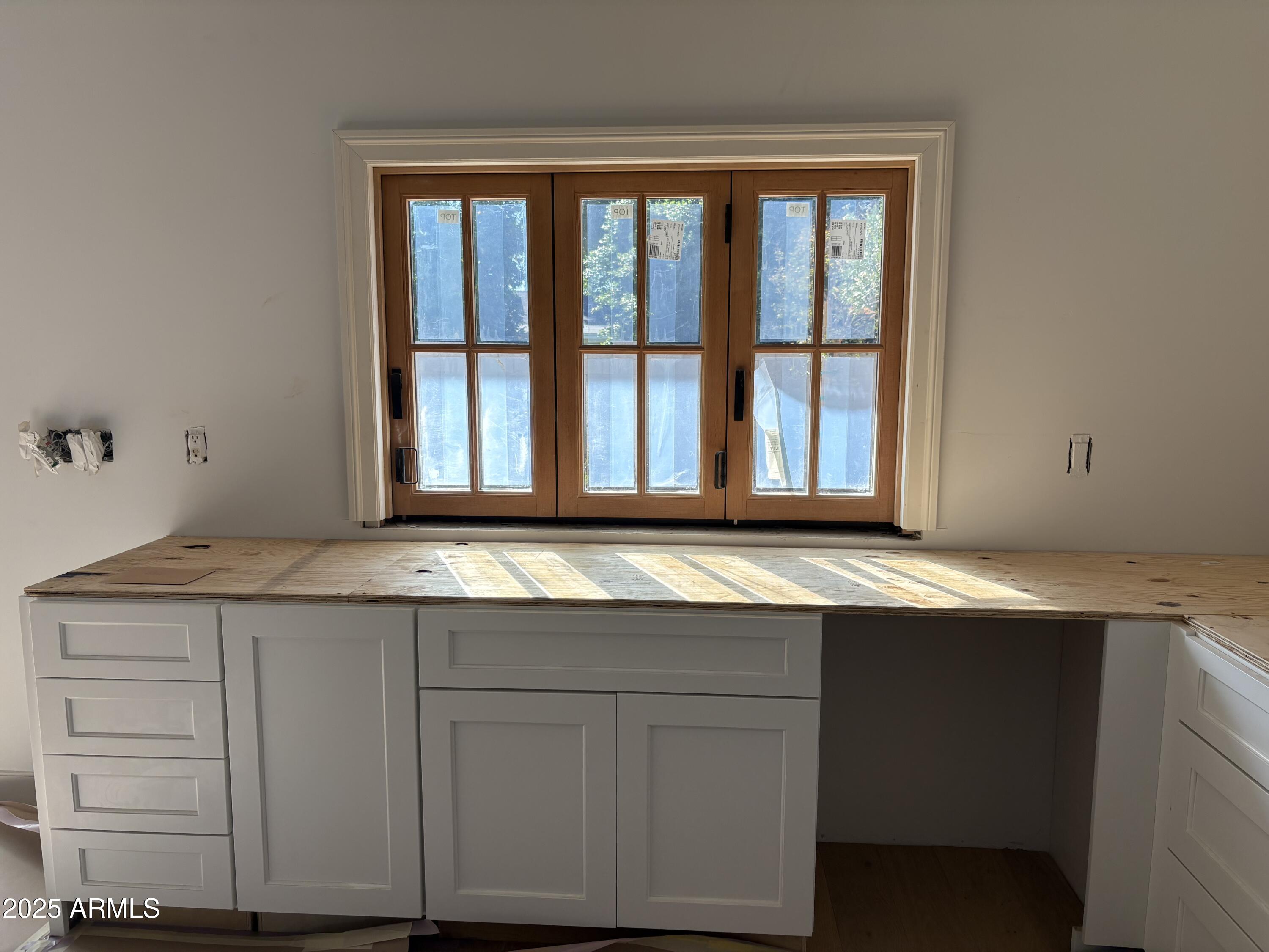 4835 E INDIANOLA Avenue