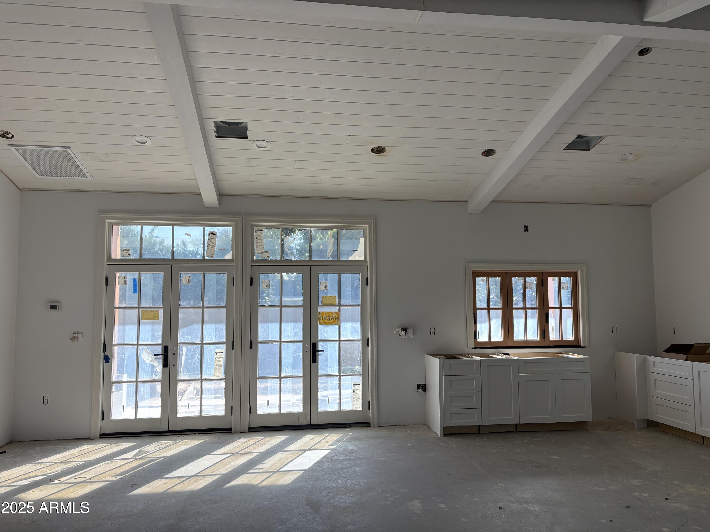 4835 E INDIANOLA Avenue