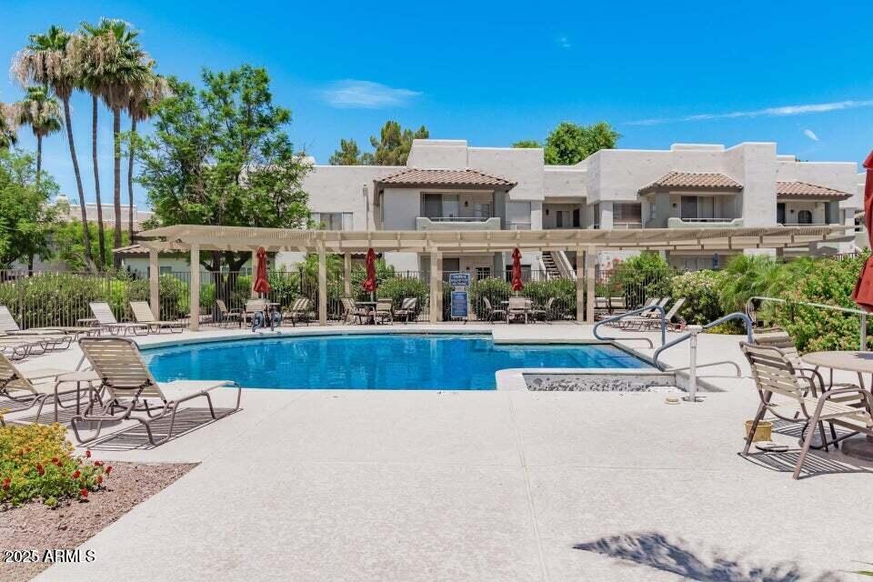 LAKESHORE AT ANDERSEN SPRINGS CONDOMINIUM - Residential