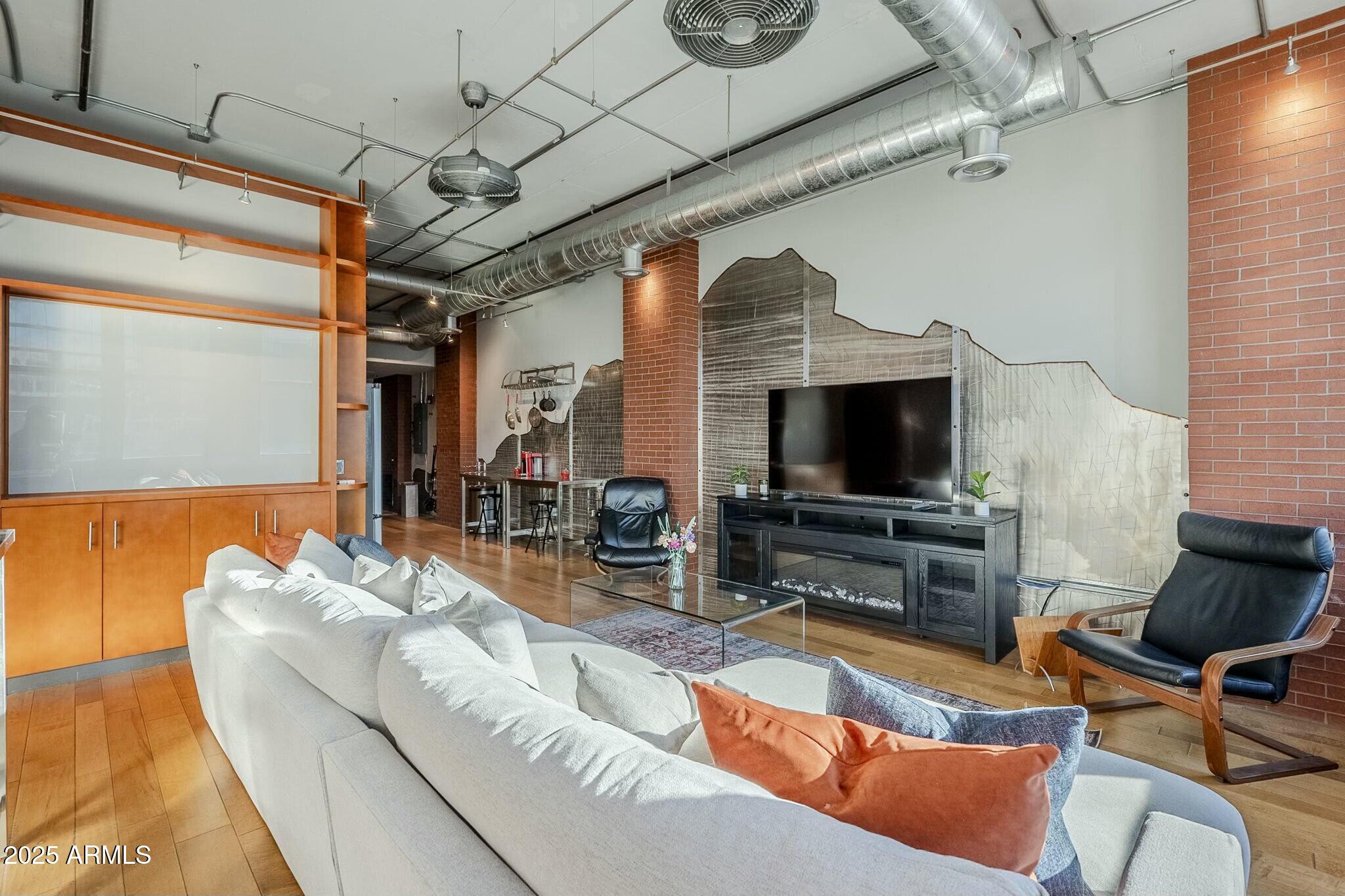 21 E 6TH Street 311