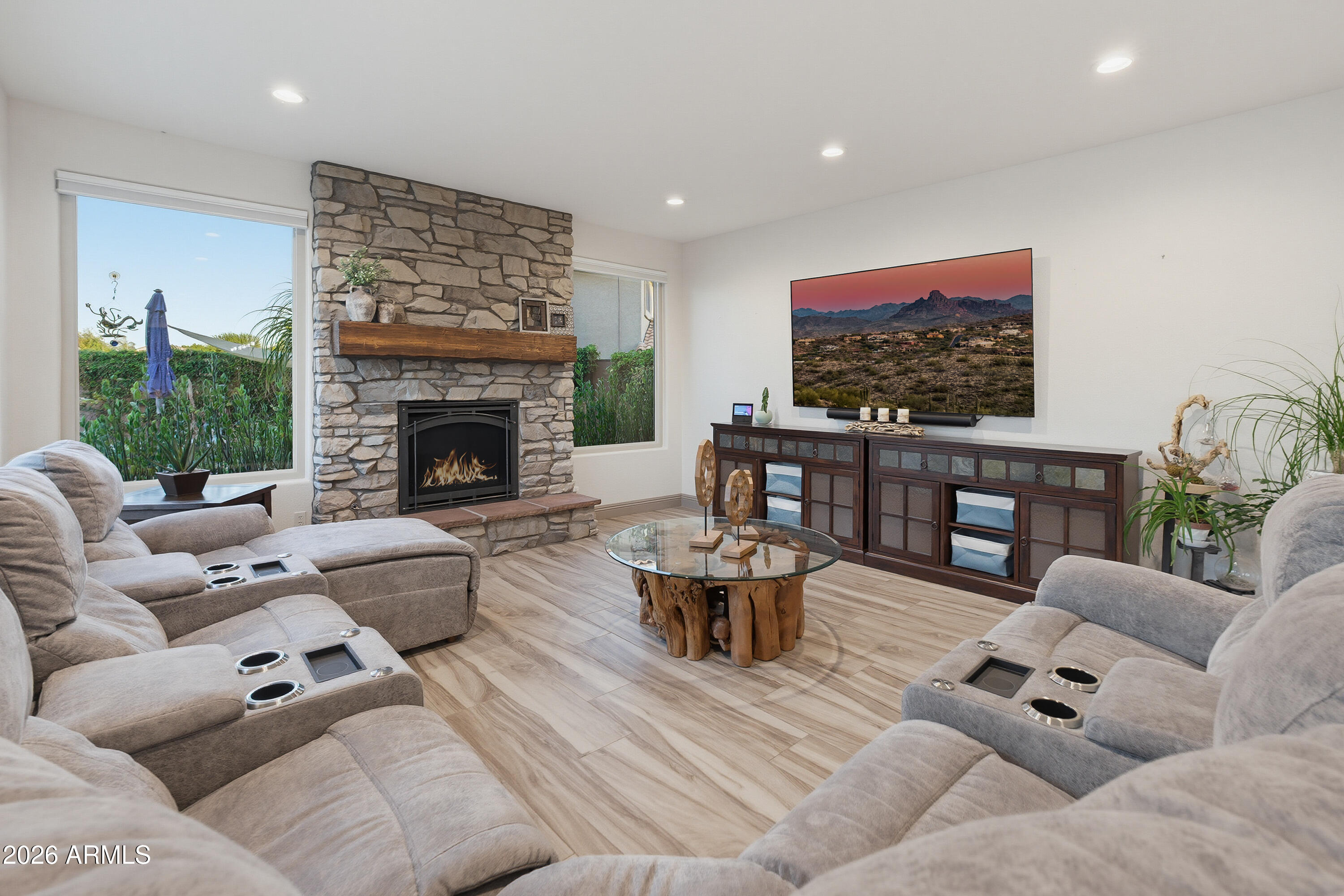 5452 W MOHAWK Lane