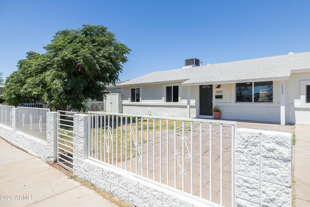 Photo of 6602 W Holly Street, Phoenix, AZ 85035 (MLS # 7025648)