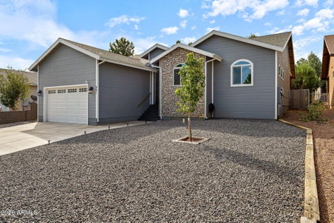 Photo of 861 E Blue Jay Lane, Show Low, AZ 85901 (MLS # 7083341)