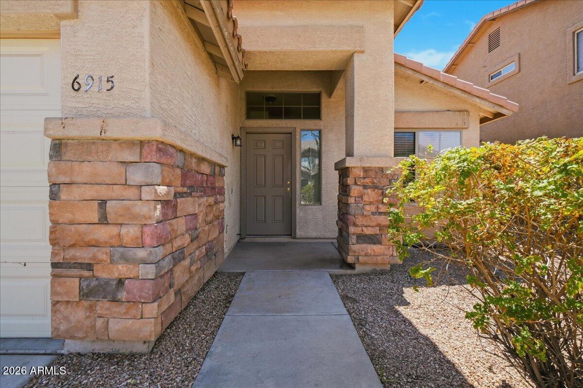 6915 S 50TH Drive