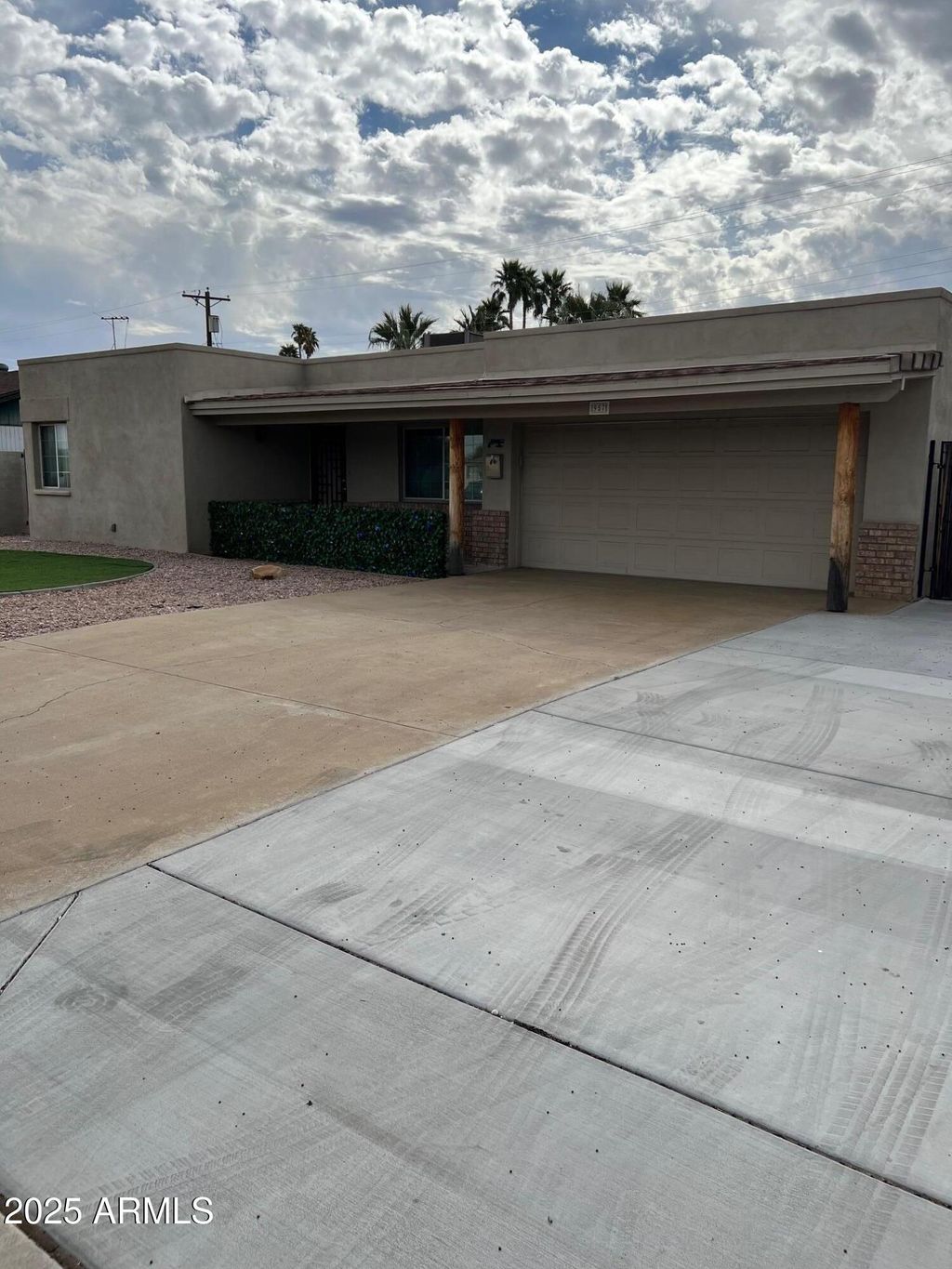 Photo of 957 E Mckellips Rd Road, Tempe, AZ 85288 (MLS # 6917886)