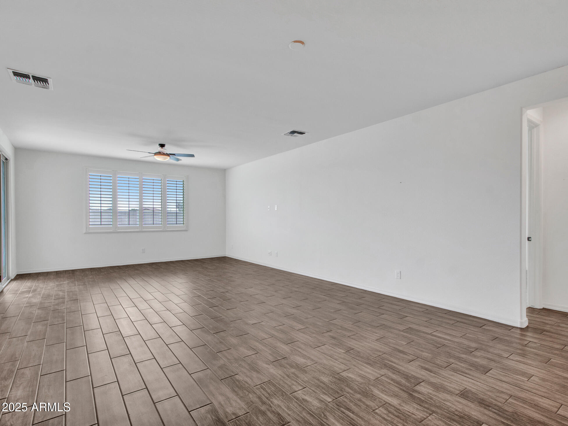 Litchfield Park, Arizona 85340, United States, 4 Bedrooms Bedrooms, ,3 BathroomsBathrooms,Residential,Pending,84619