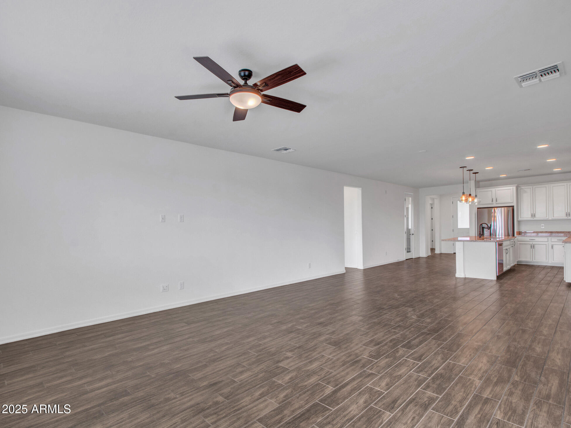 Litchfield Park, Arizona 85340, United States, 4 Bedrooms Bedrooms, ,3 BathroomsBathrooms,Residential,Pending,84619