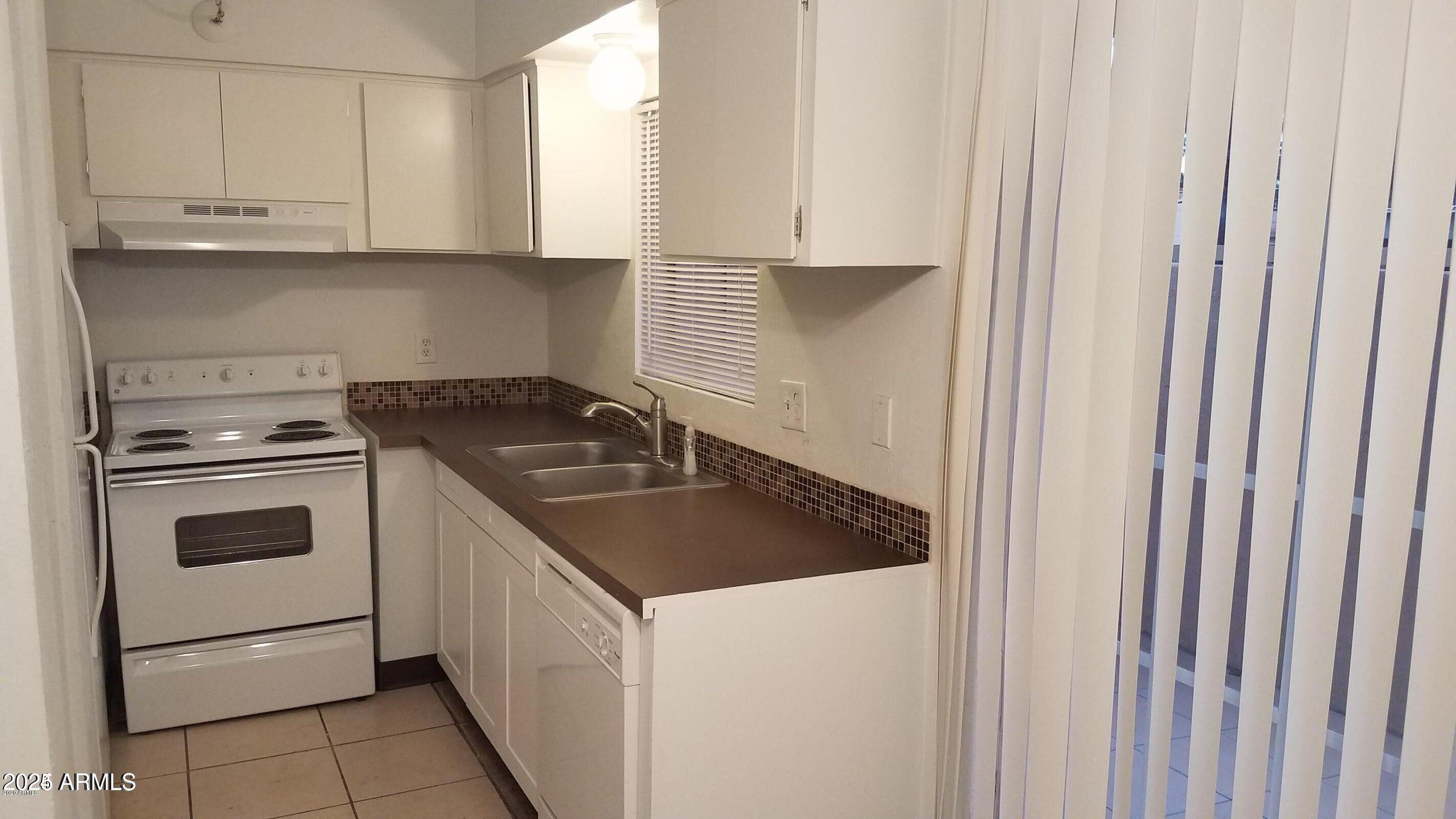 3526 W DUNLAP Avenue 161