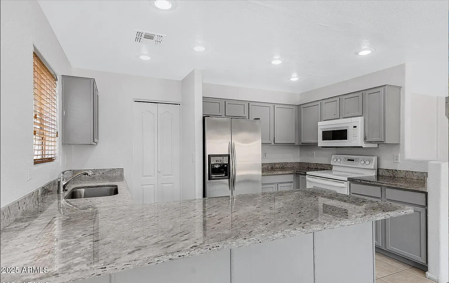 42538 W SUNLAND Drive