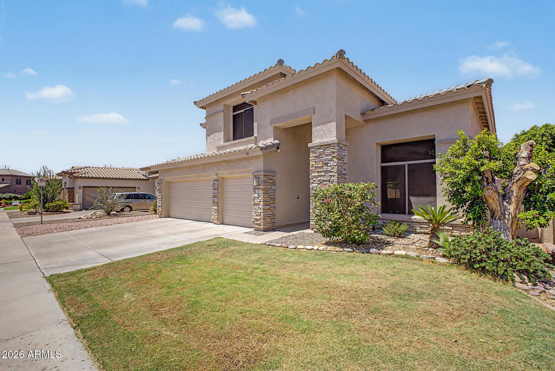 732 W INDIGO Drive