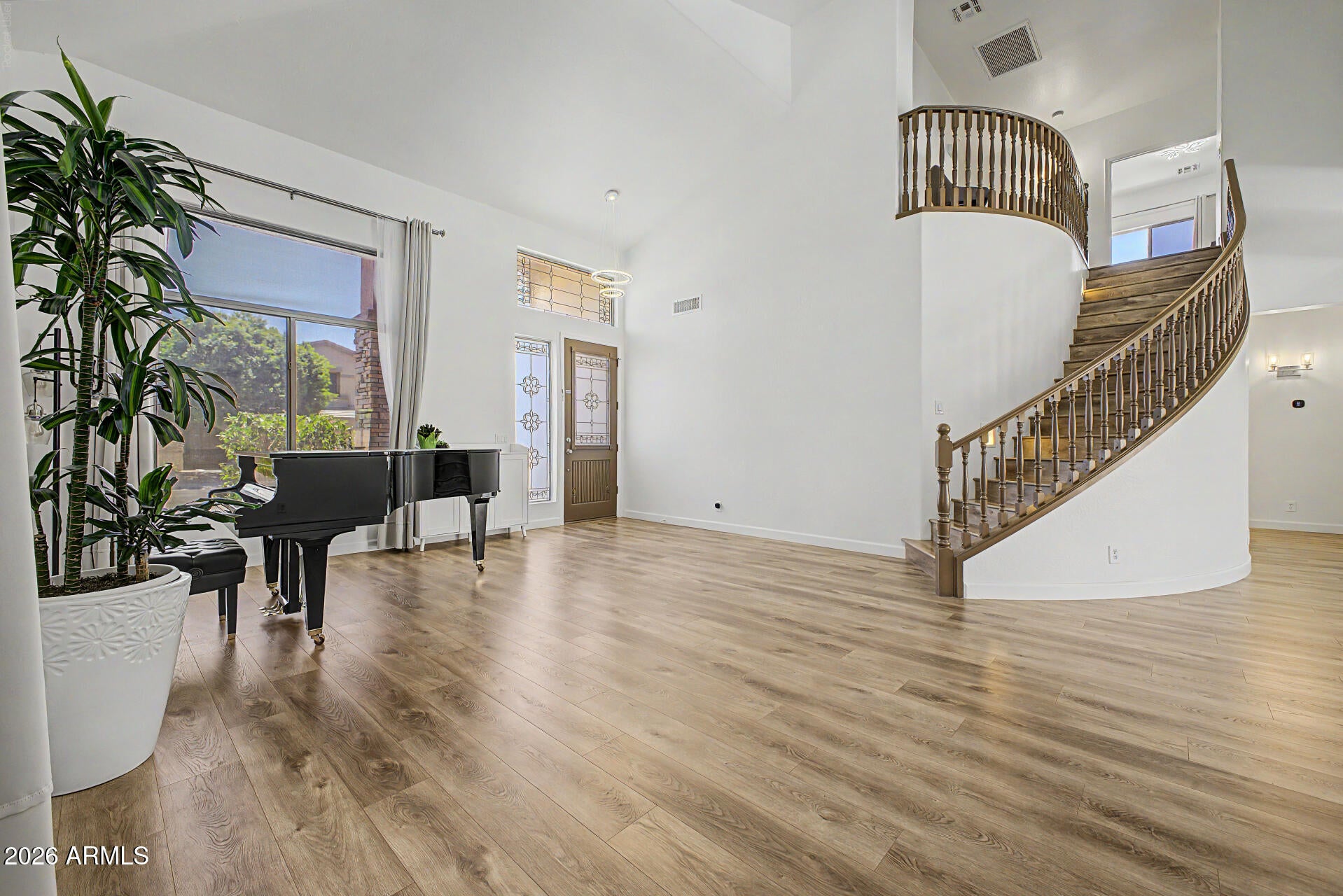 732 W INDIGO Drive