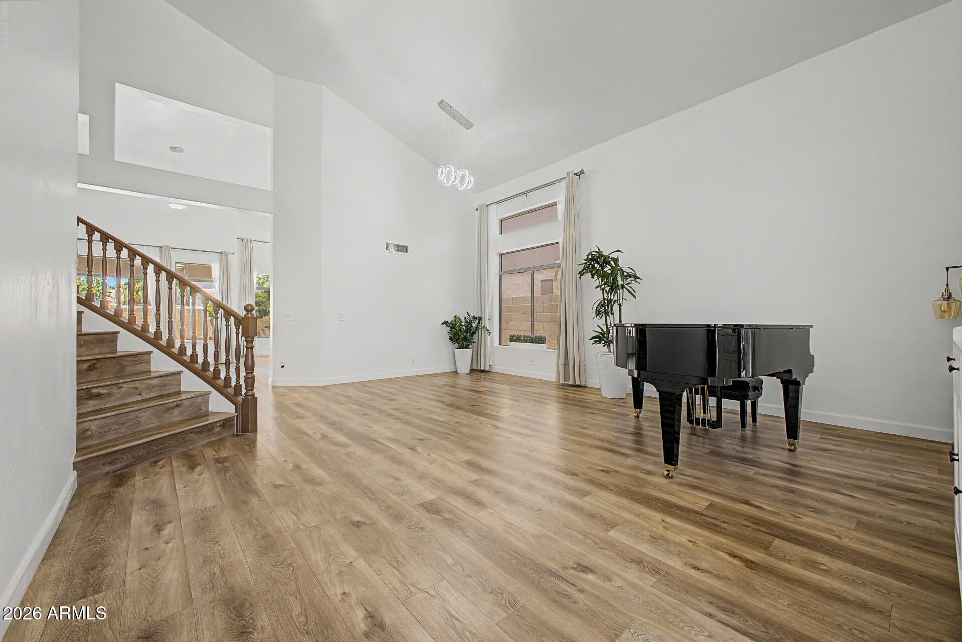 732 W INDIGO Drive