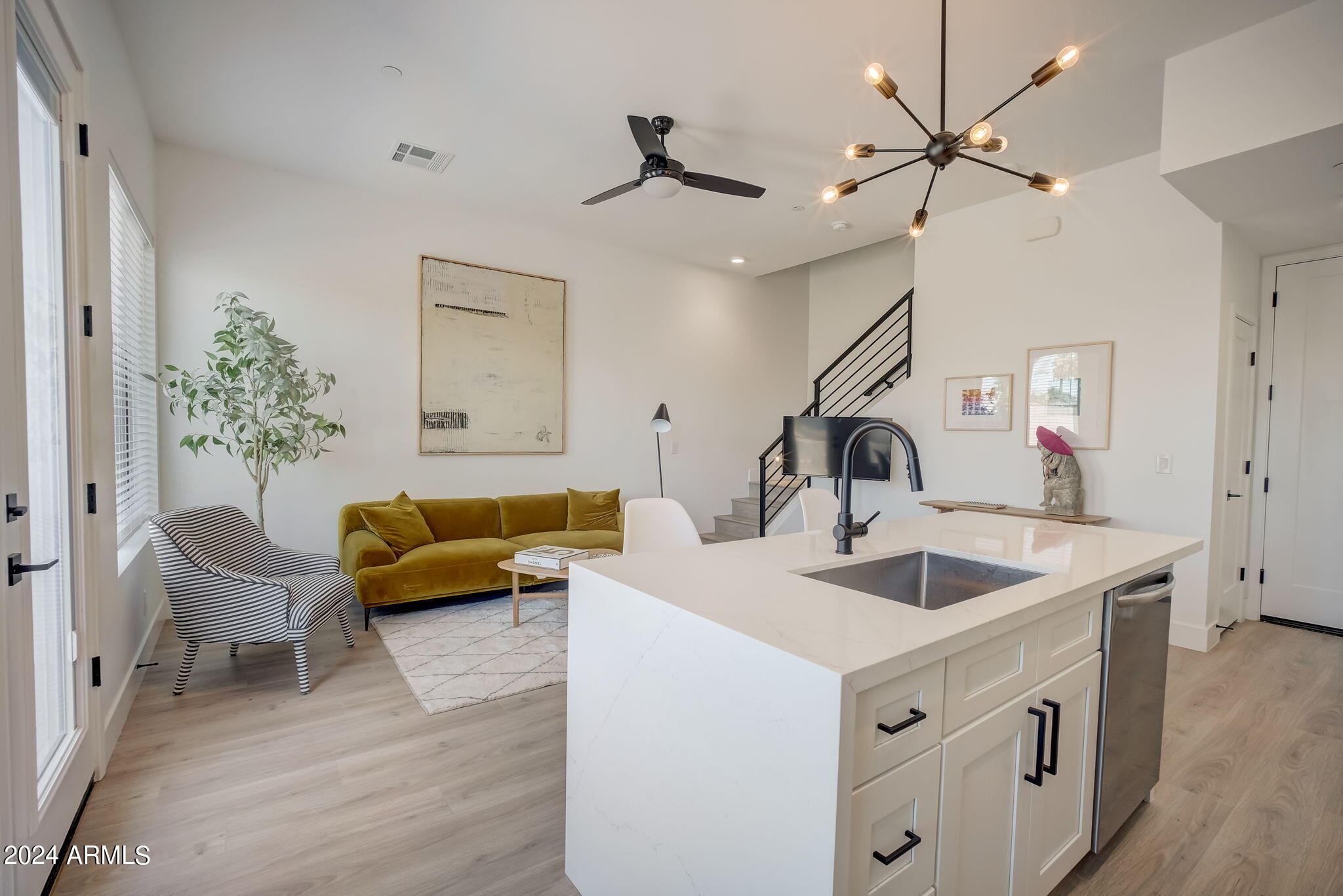 777 W COOLIDGE Street 16