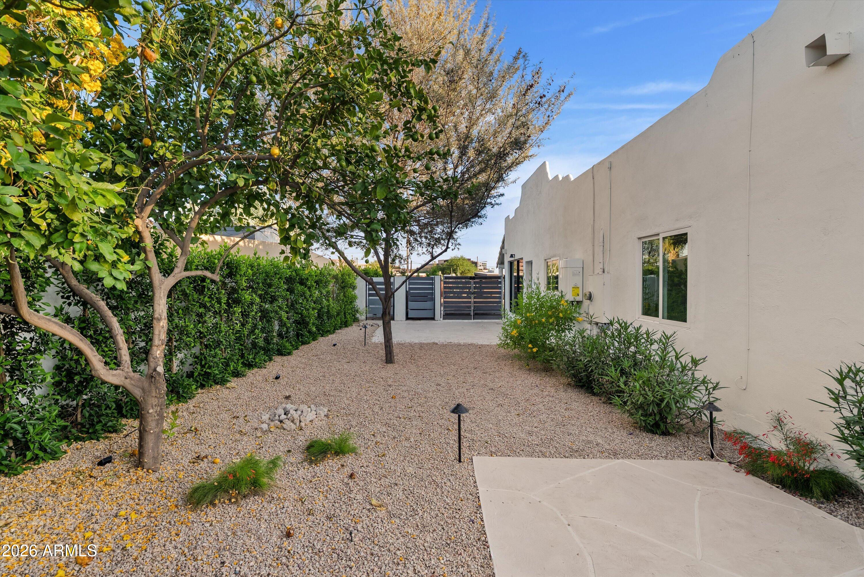 CAMELBACK PARK ESTATES - Residential