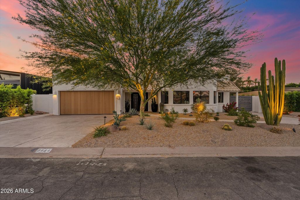 Photo of 7042 E Orange Blossom Lane, Paradise Valley, AZ 85253 (MLS # 7025729)