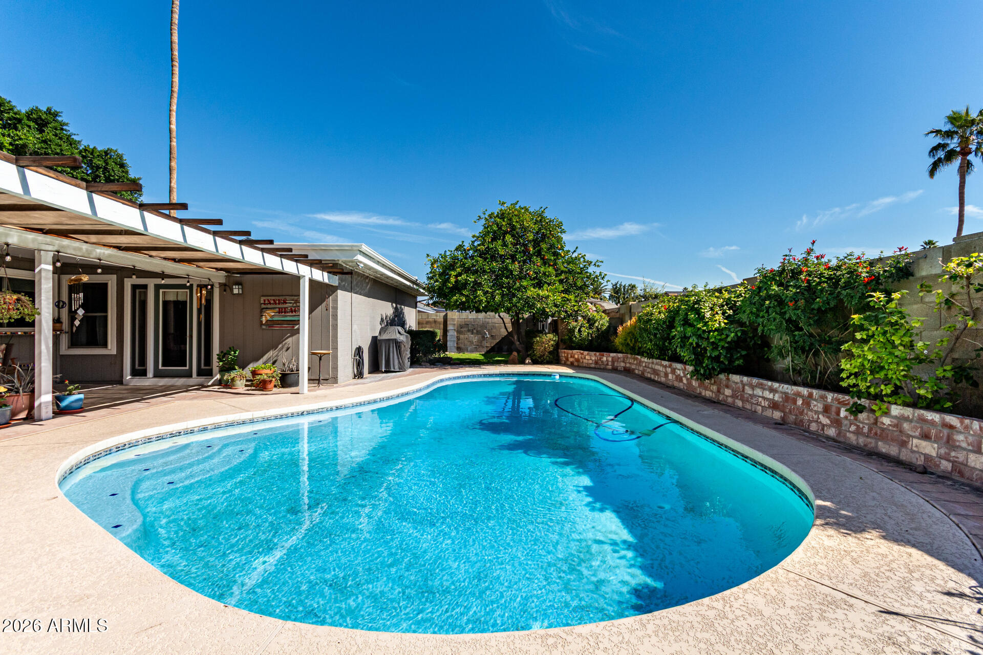 615 W CHILTON Street