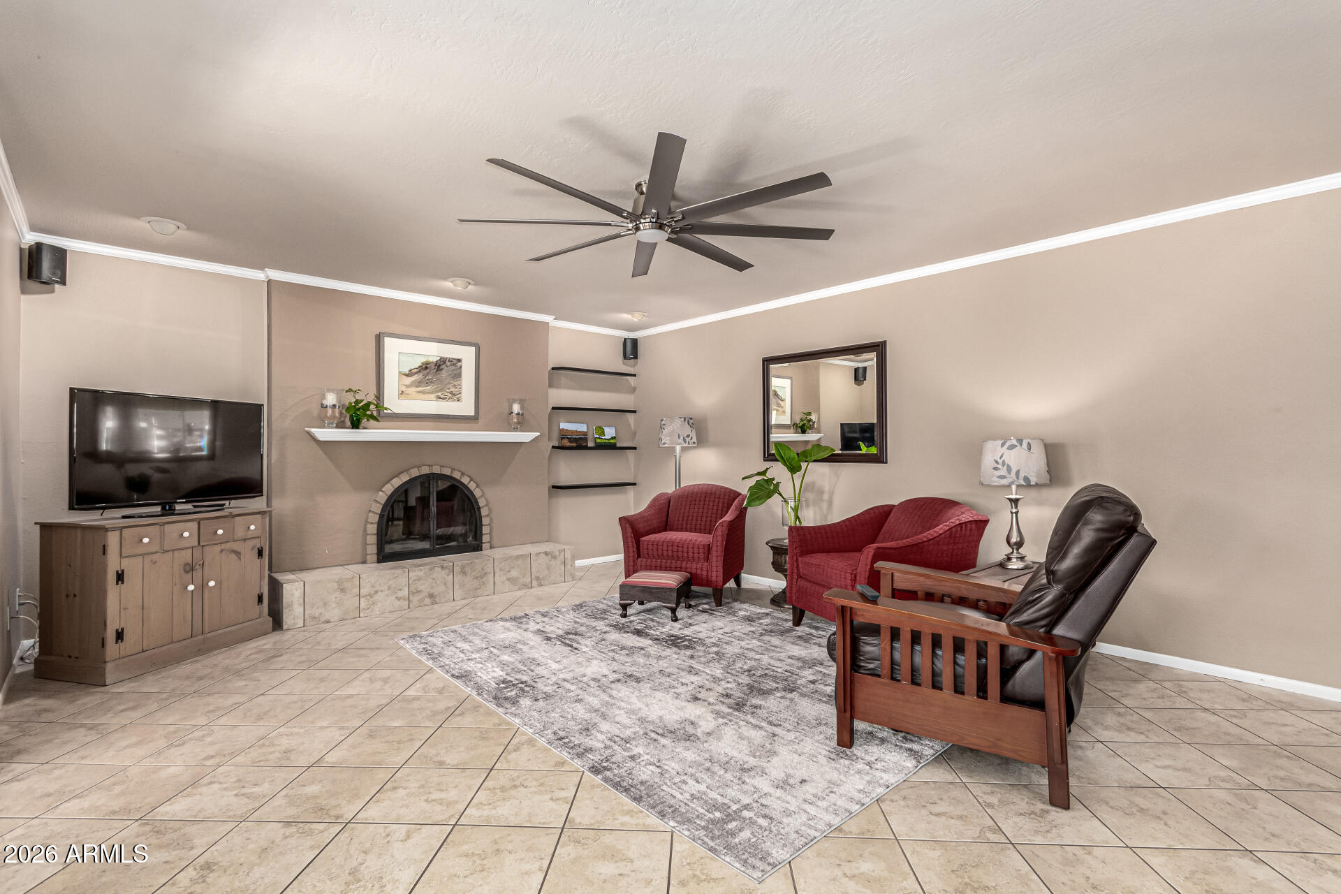 615 W CHILTON Street