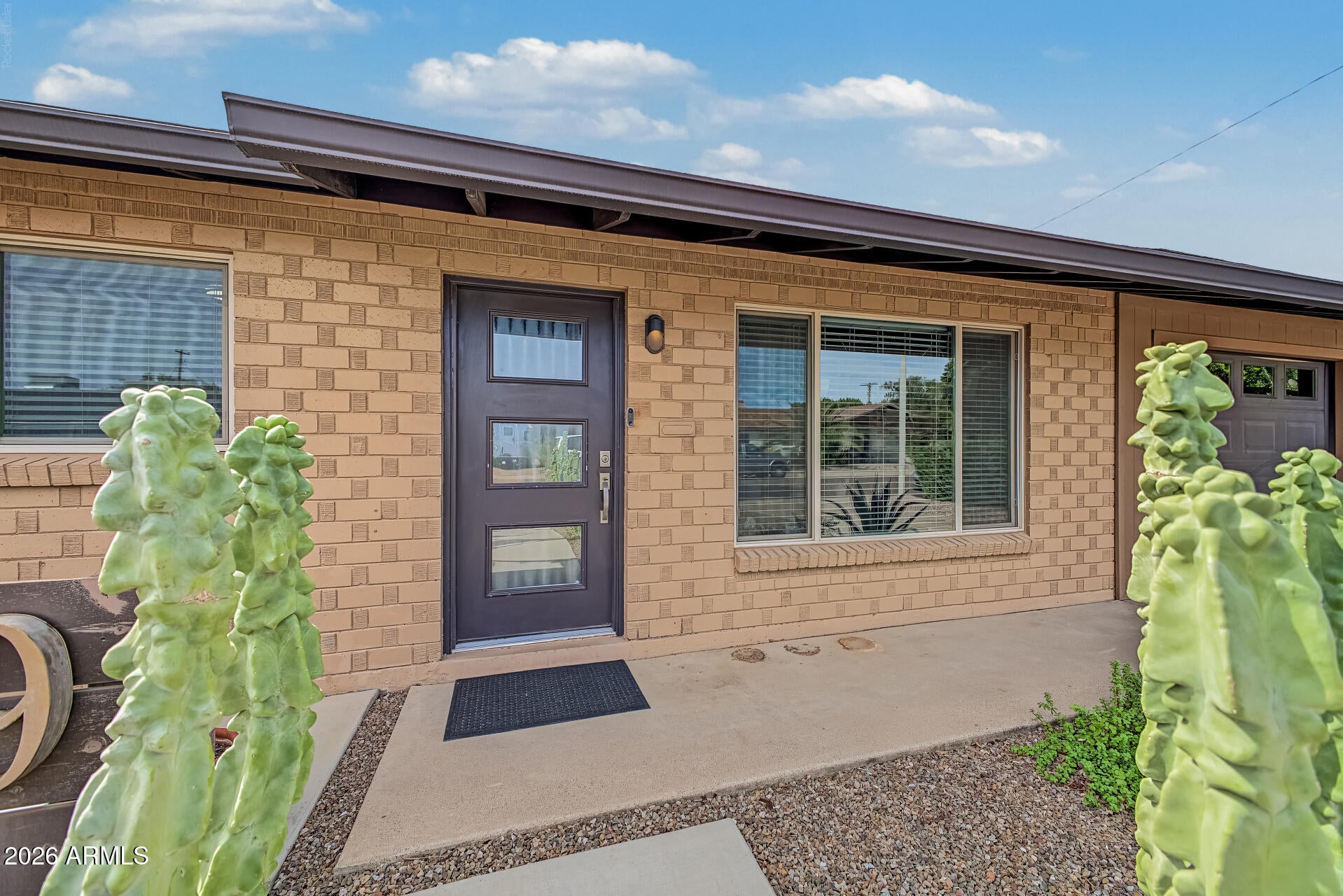 8119 E MITCHELL Drive