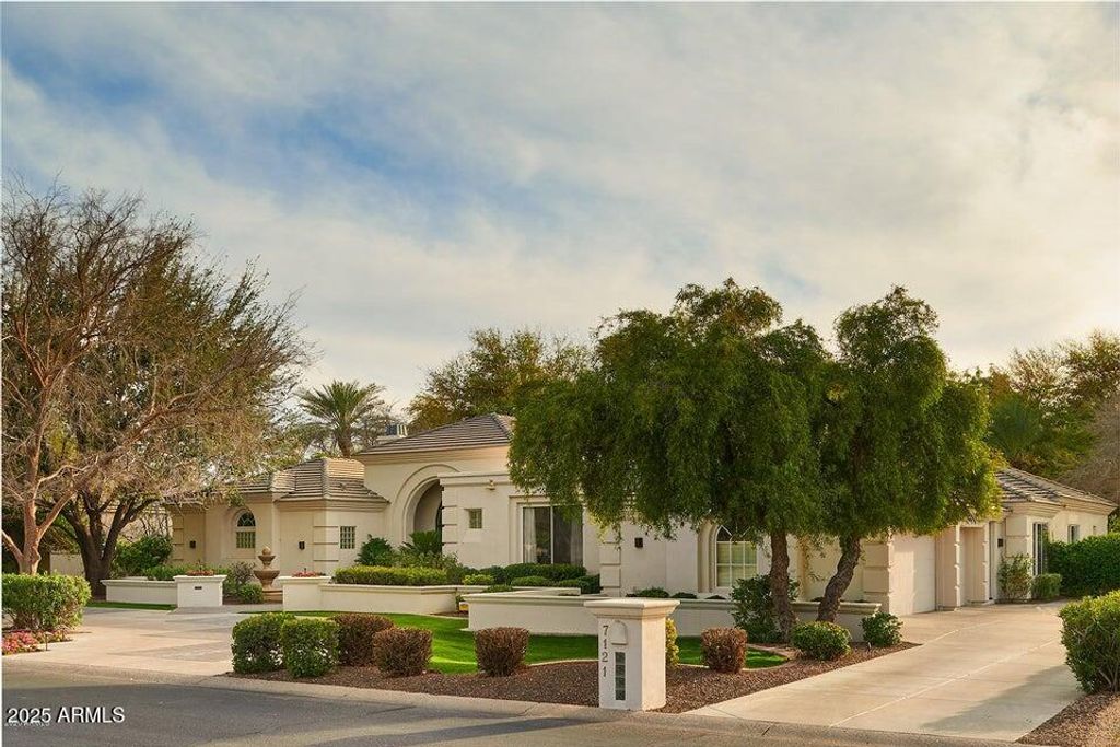 Photo of 7121 E Foothill Drive, Paradise Valley, AZ 85253 (MLS # 6936219)