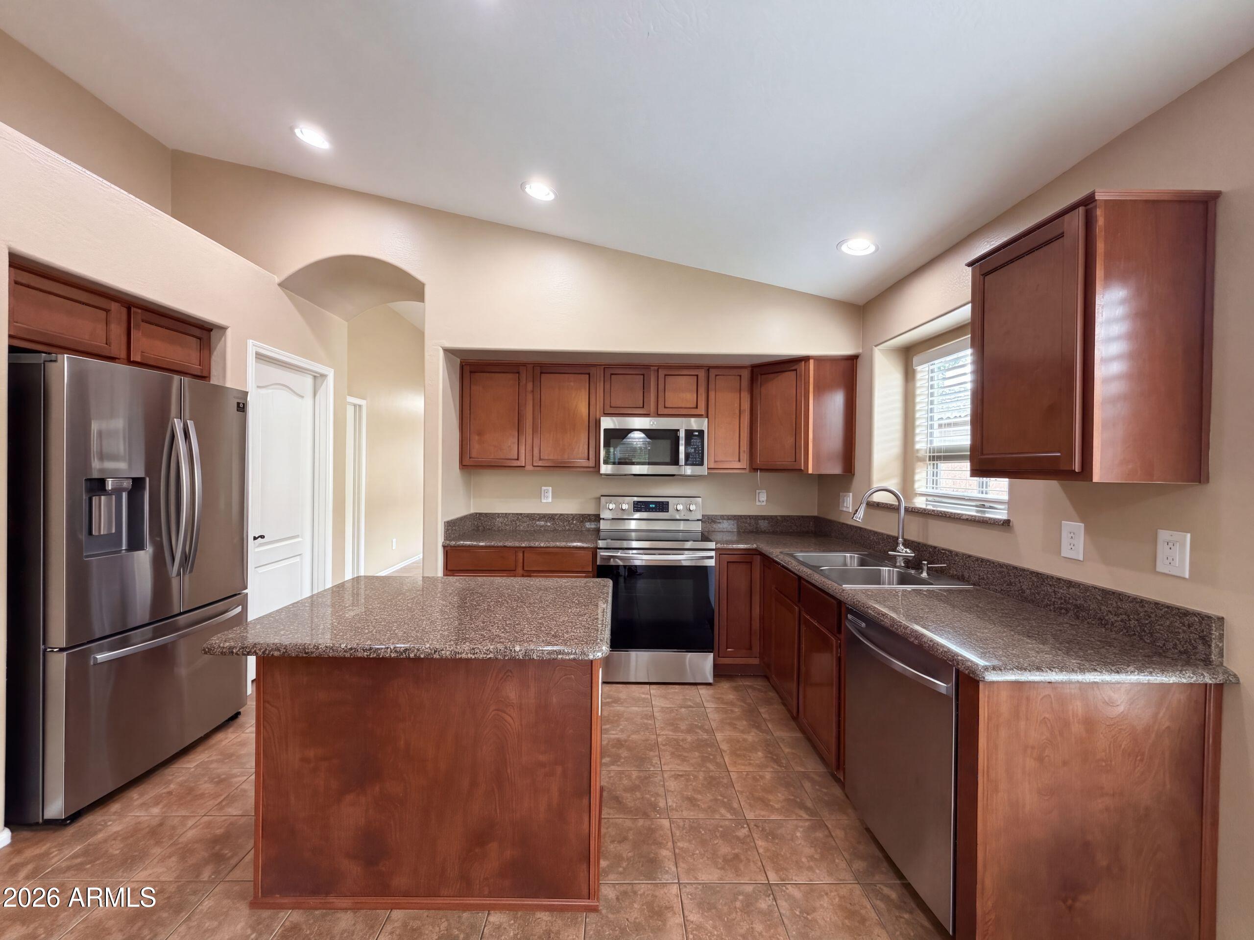 1365 E PRICKLY PEAR Drive