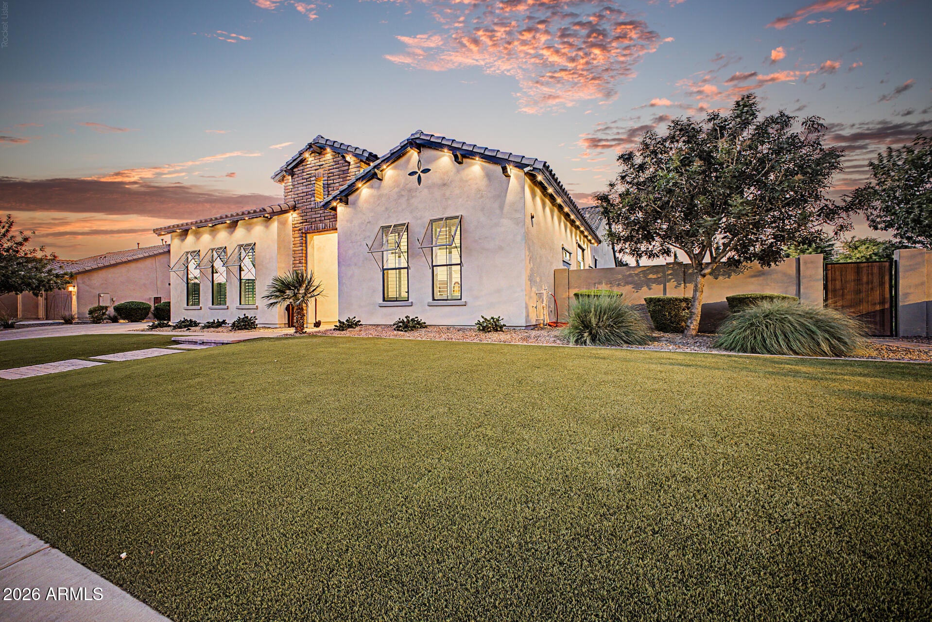 2580 E VALLEJO Drive