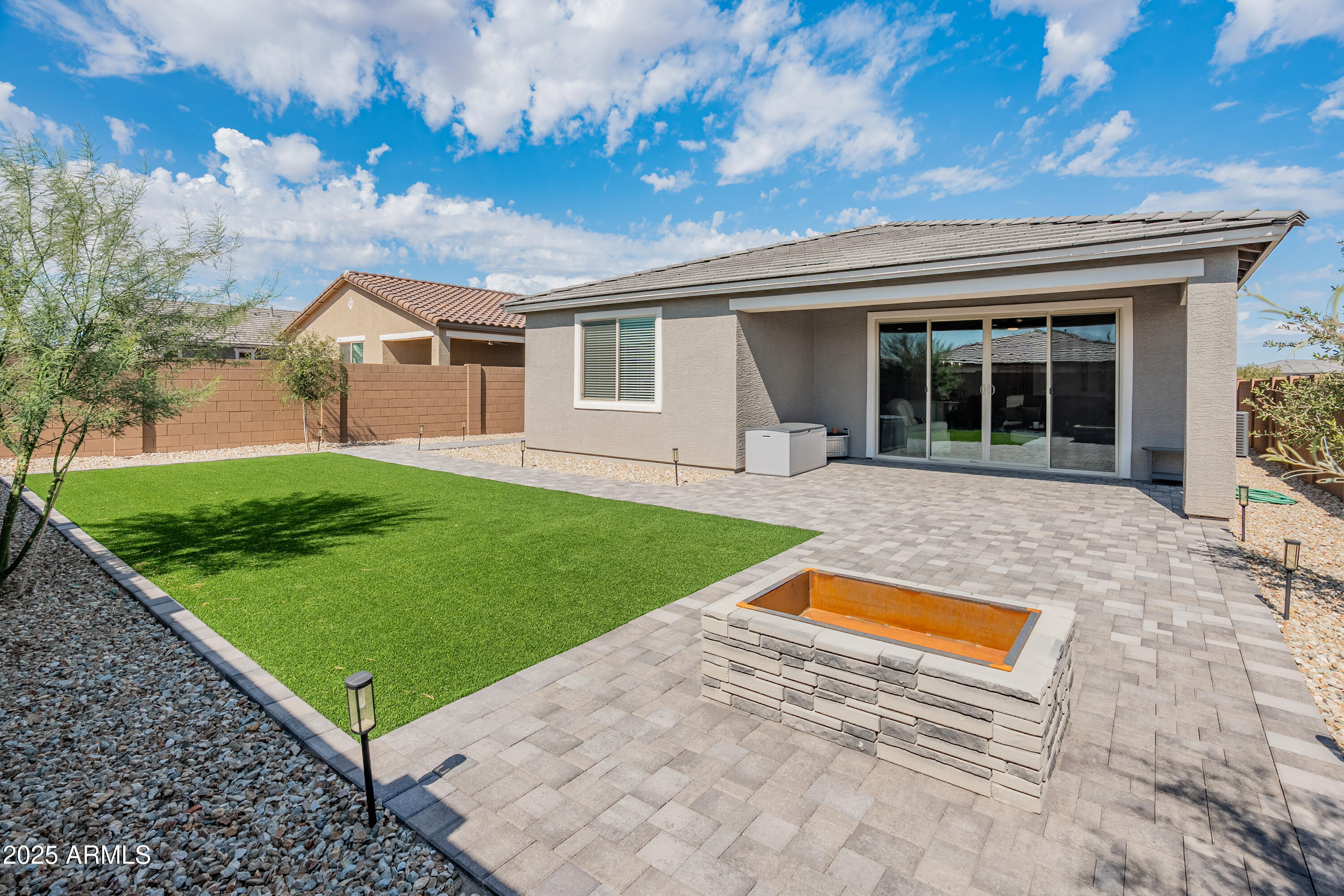 17745 W RUNNING DEER Trail