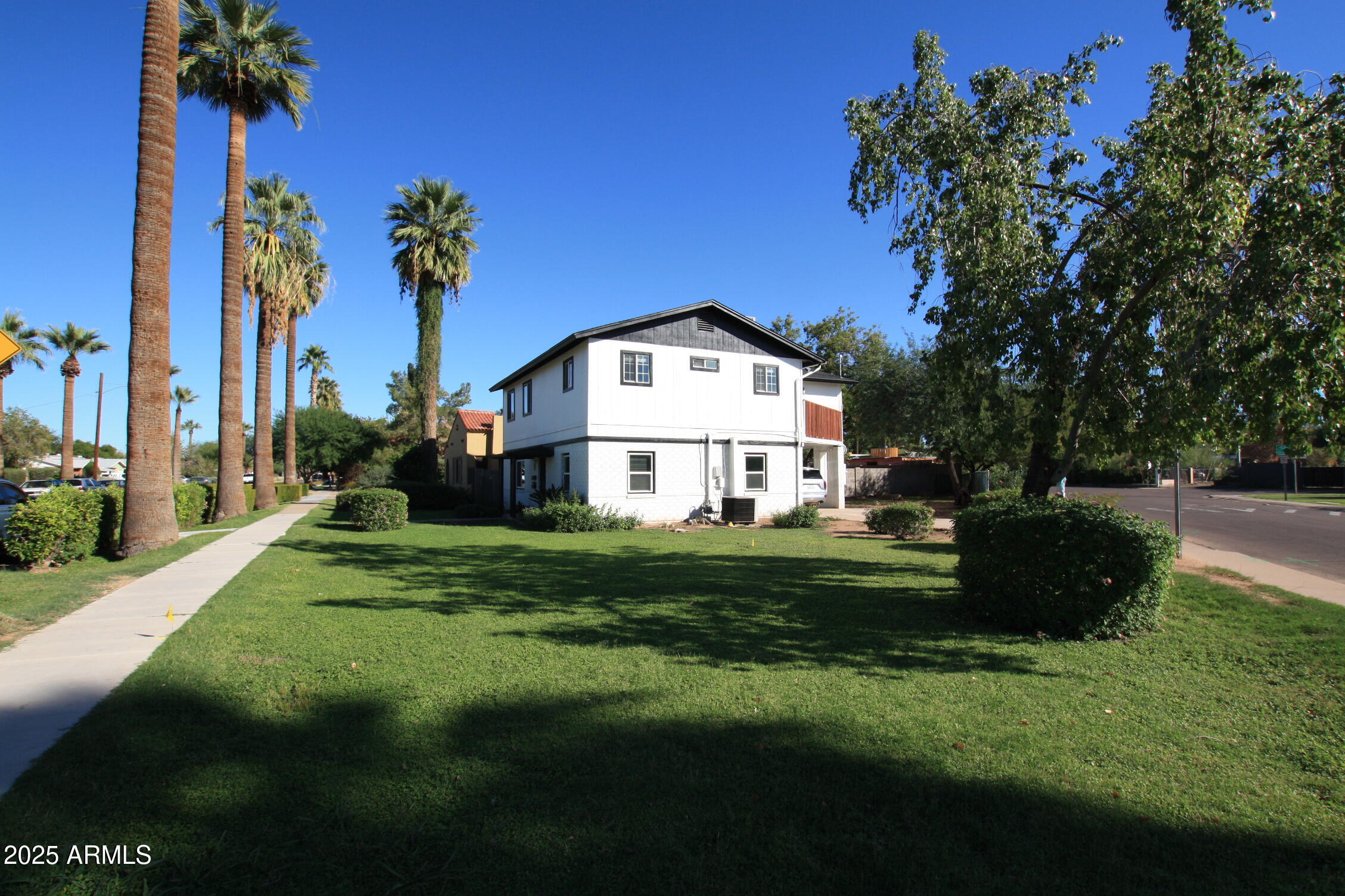 1333 E FLOWER Street REAR