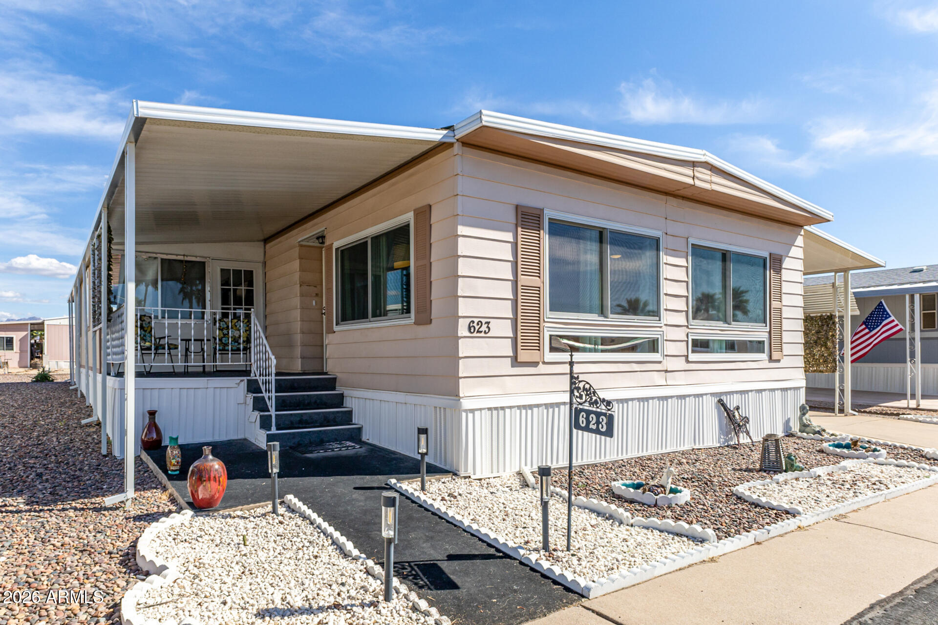 301 S SIGNAL BUTTE Road 623