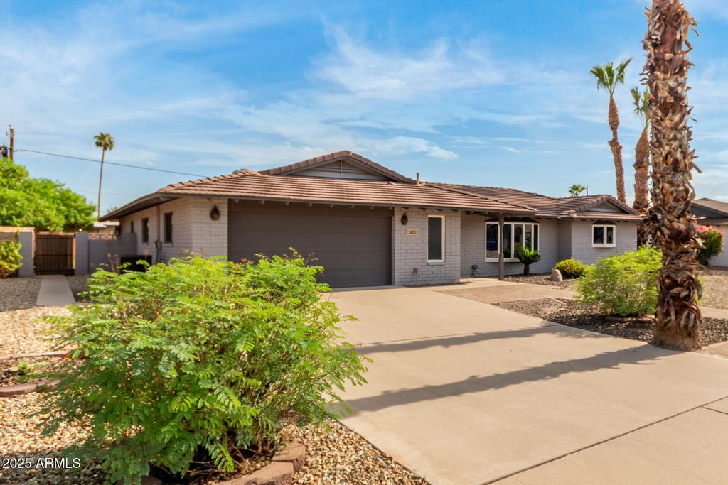 Photo of 3005 S Fairway Drive, Tempe, AZ 85282 (MLS # 6918248)